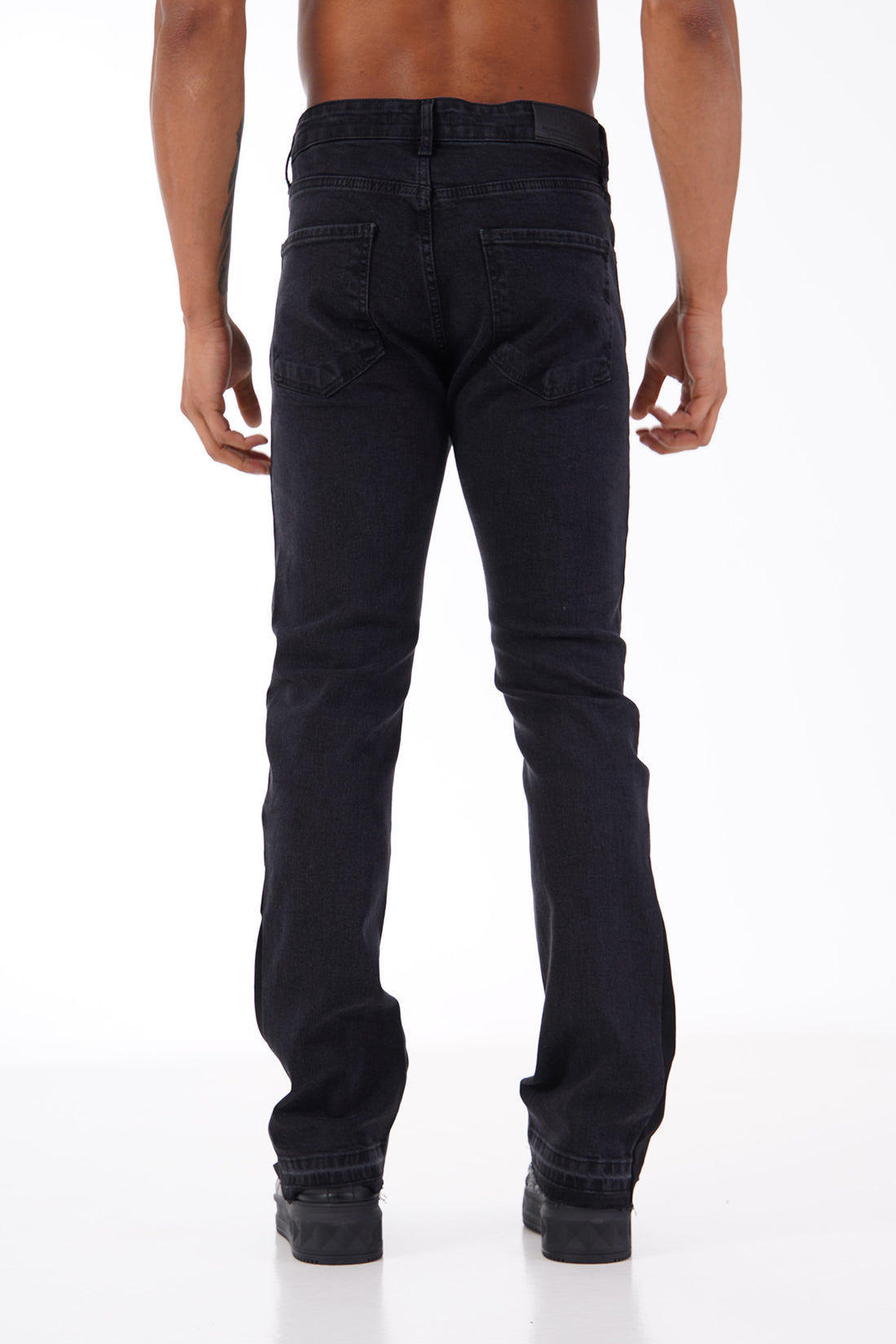 JEANS MIT WEITEM BEIN ART439