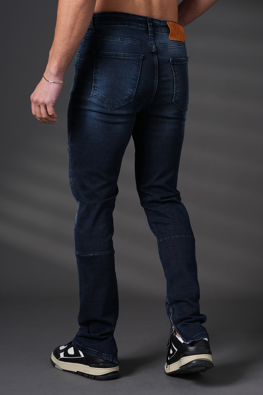 JEANS ANLIEGEND MIT REISSVERSCHLUSS F0024