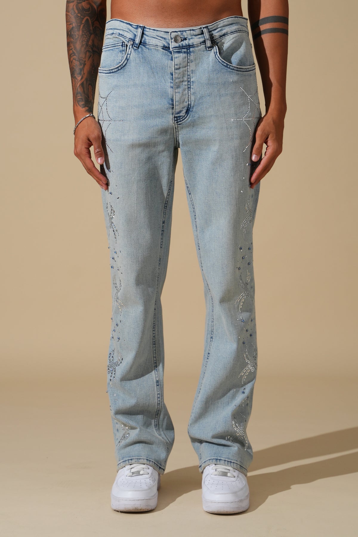 Flared-Jeans mit Glanzdetails FG104
