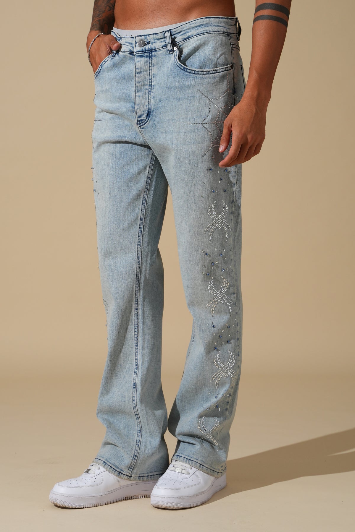 Flared-Jeans mit Glanzdetails FG104
