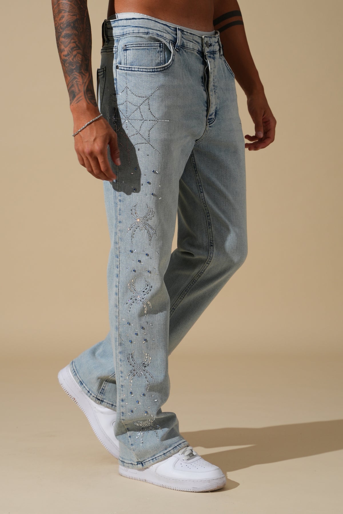 Flared-Jeans mit Glanzdetails FG104