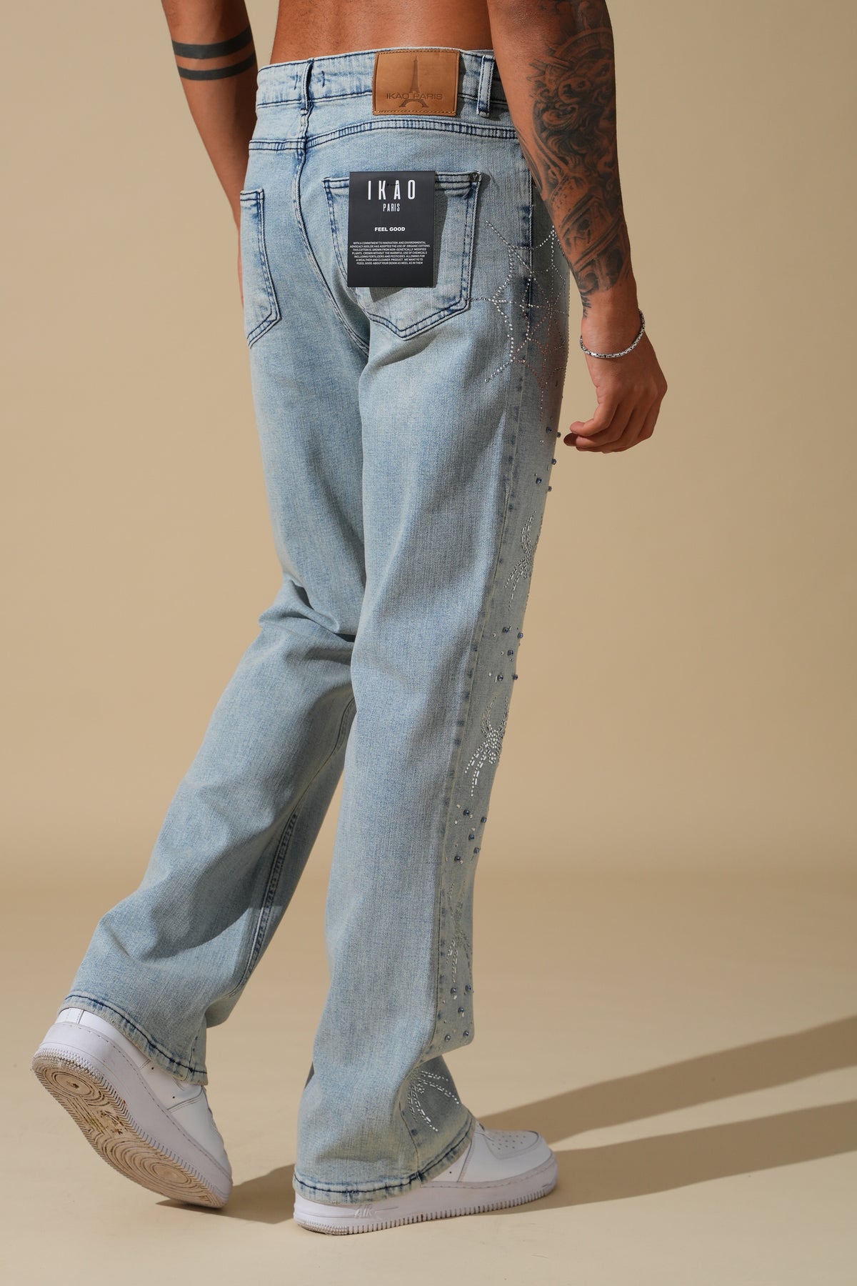 Flared-Jeans mit Glanzdetails FG104