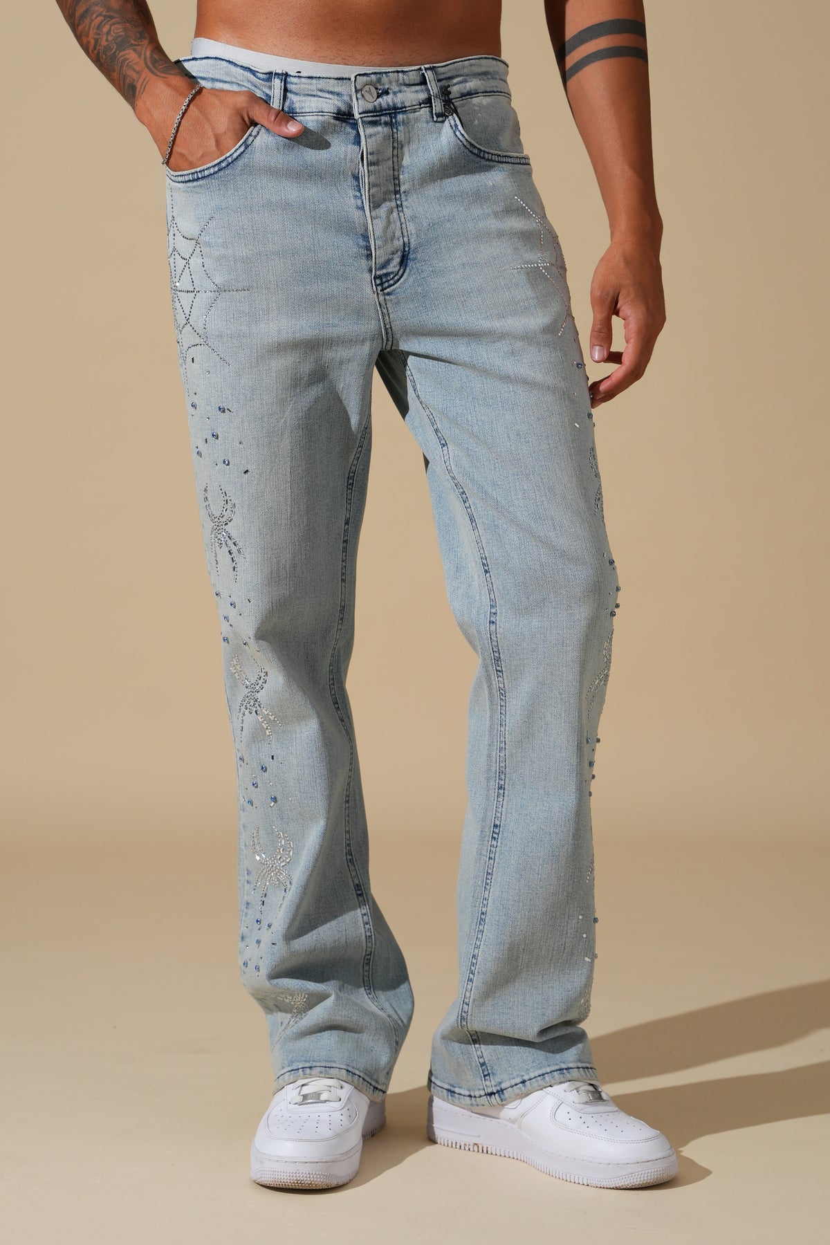 Flared-Jeans mit Glanzdetails FG104