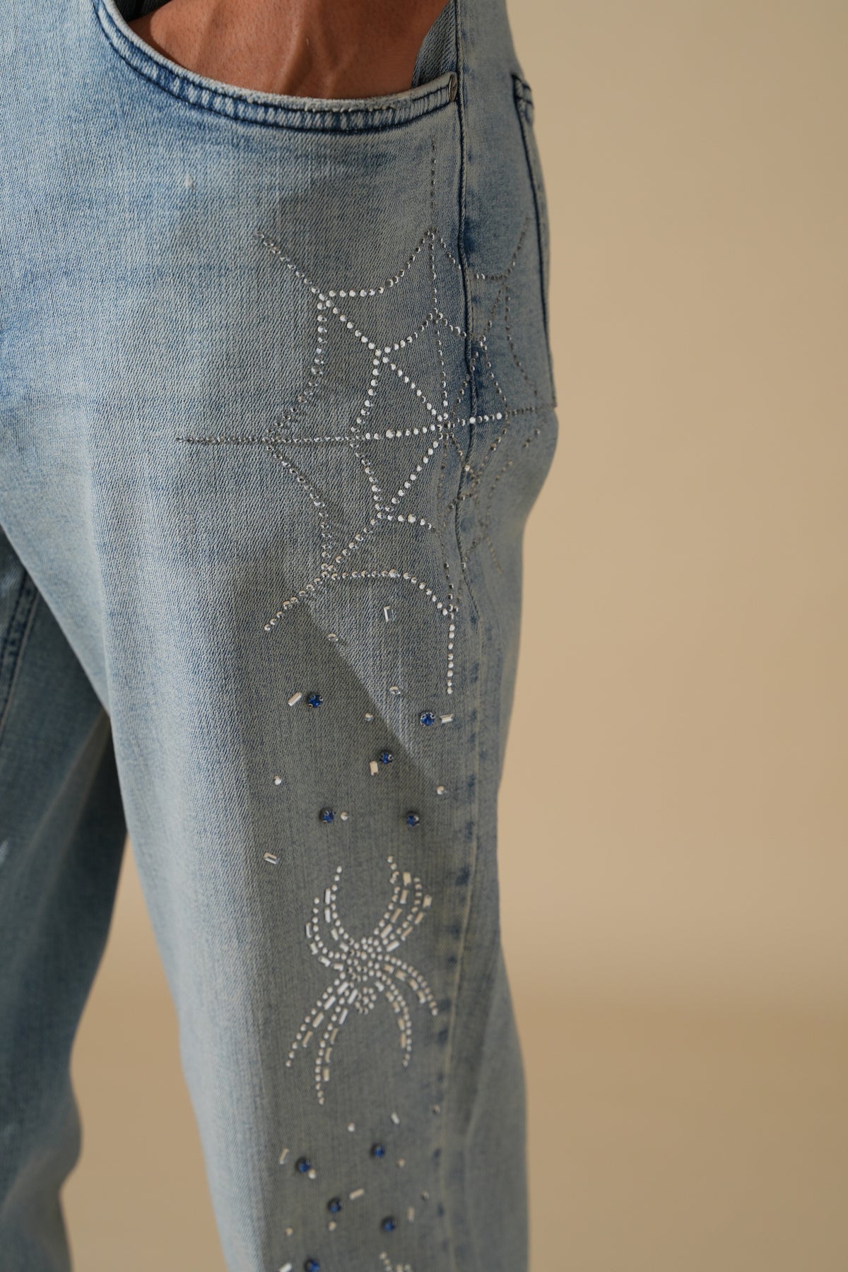 Flared-Jeans mit Glanzdetails FG104