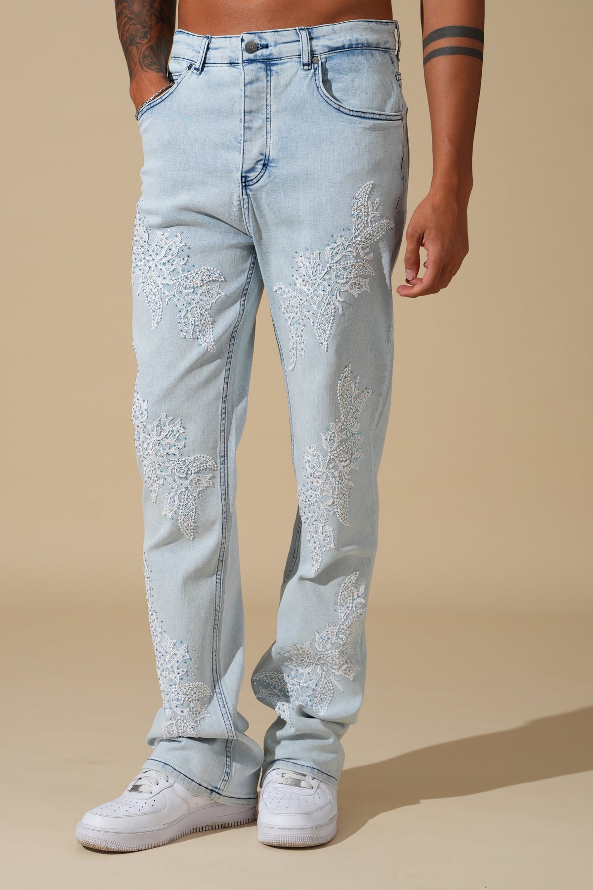 Flared-Jeans mit Blumenmotiven FG110