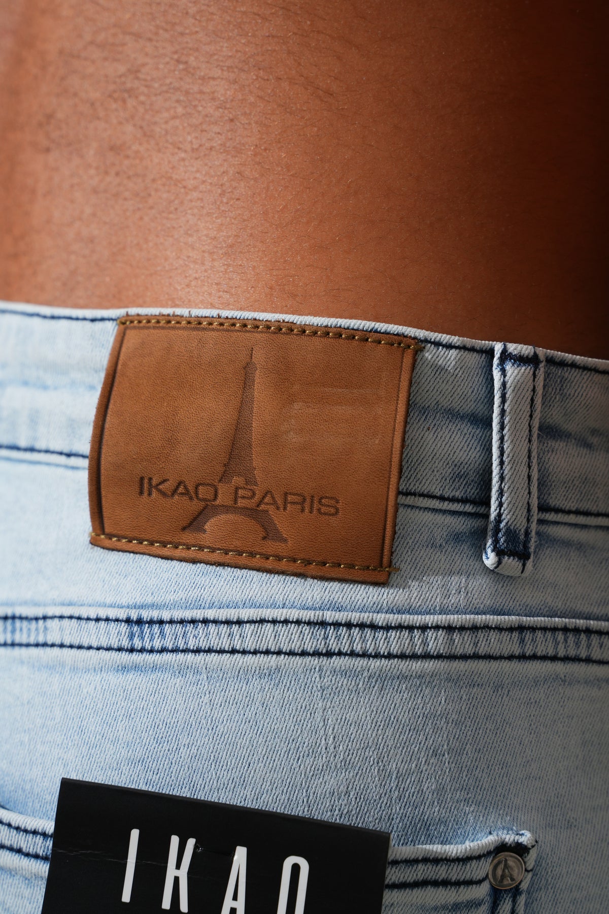 Flared-Jeans mit Blumenmotiven FG110