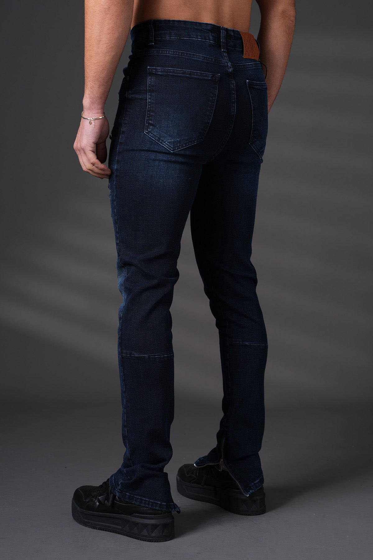 JEANS ZUGESCHNITTENE PASSFORM F0019