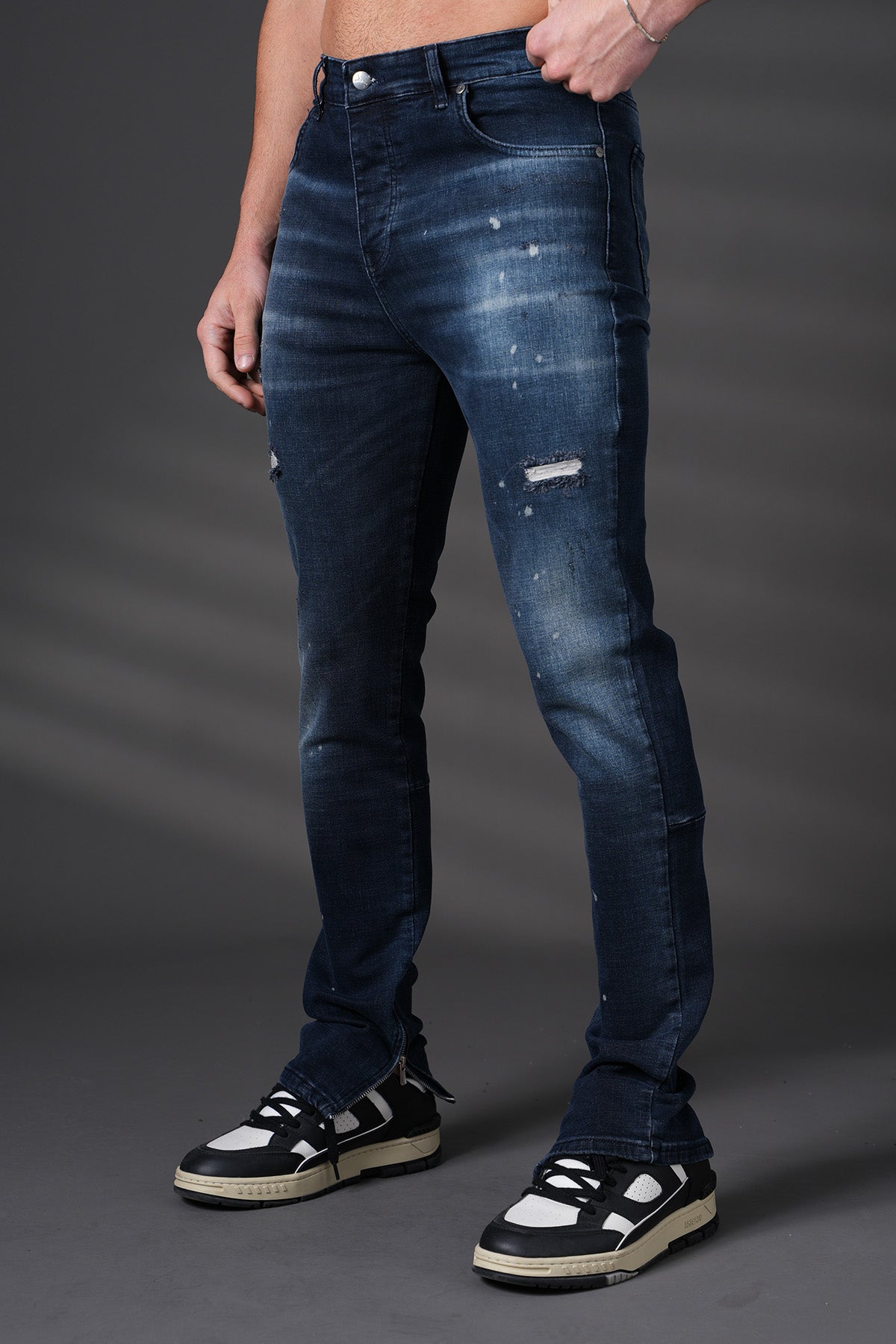 JEANS ANLIEGEND MIT REISSVERSCHLUSS F0024