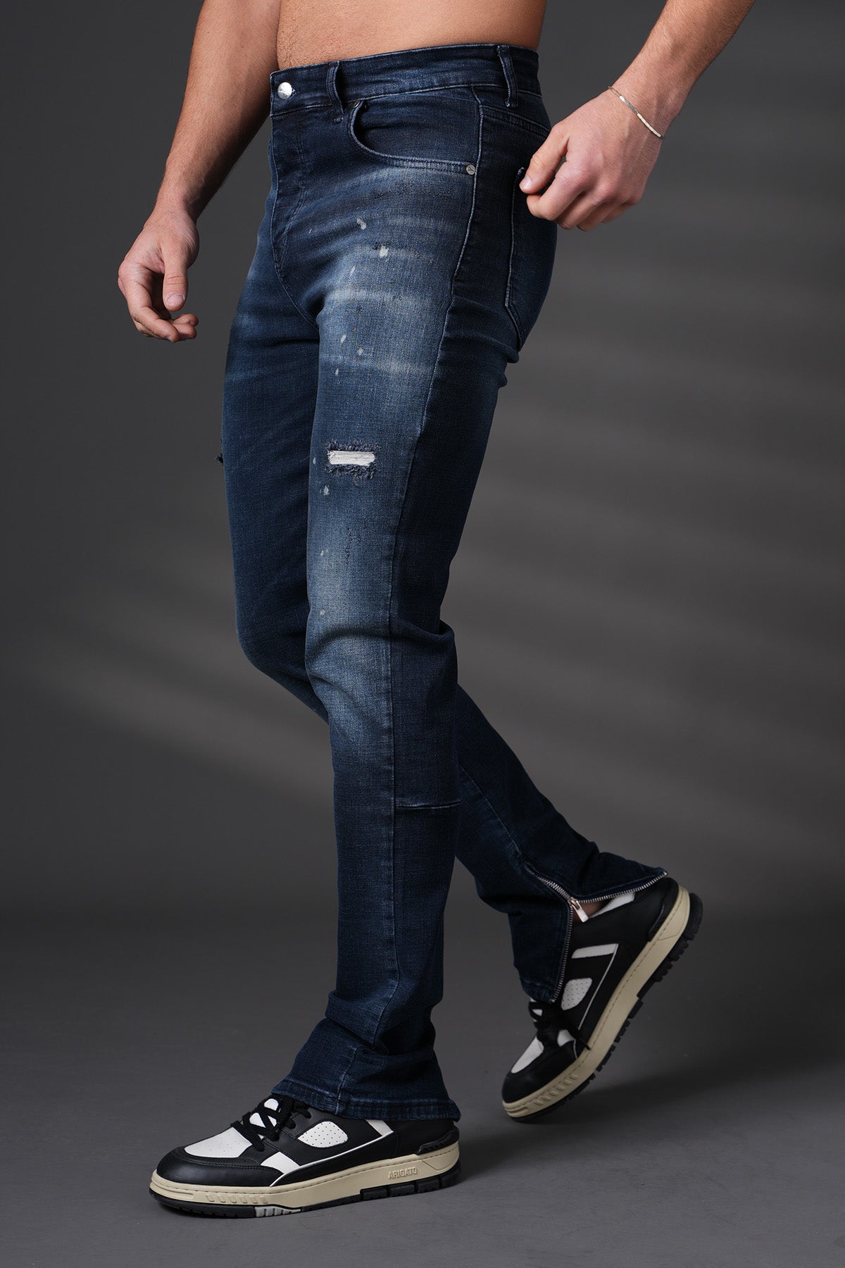 JEANS ANLIEGEND MIT REISSVERSCHLUSS F0024