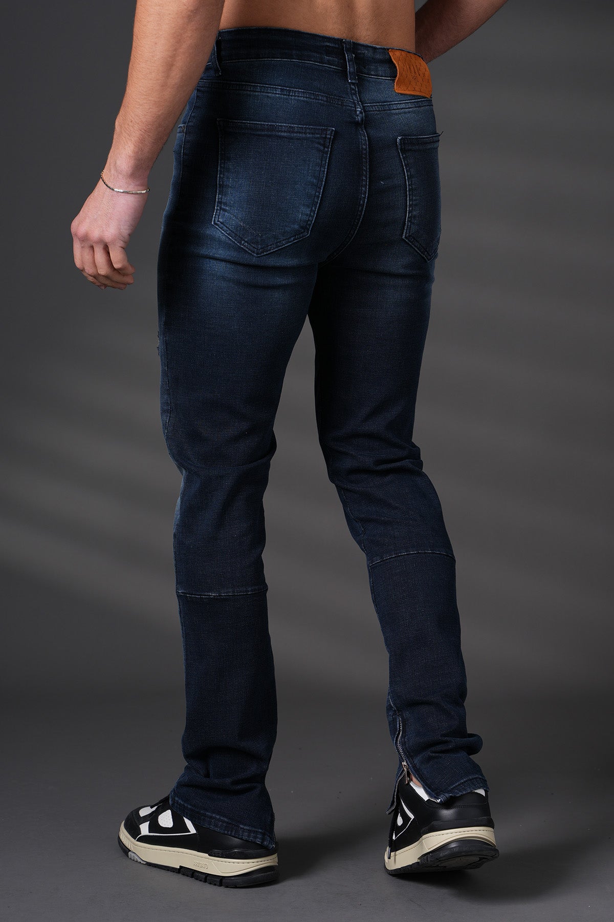 JEANS ANLIEGEND MIT REISSVERSCHLUSS F0024