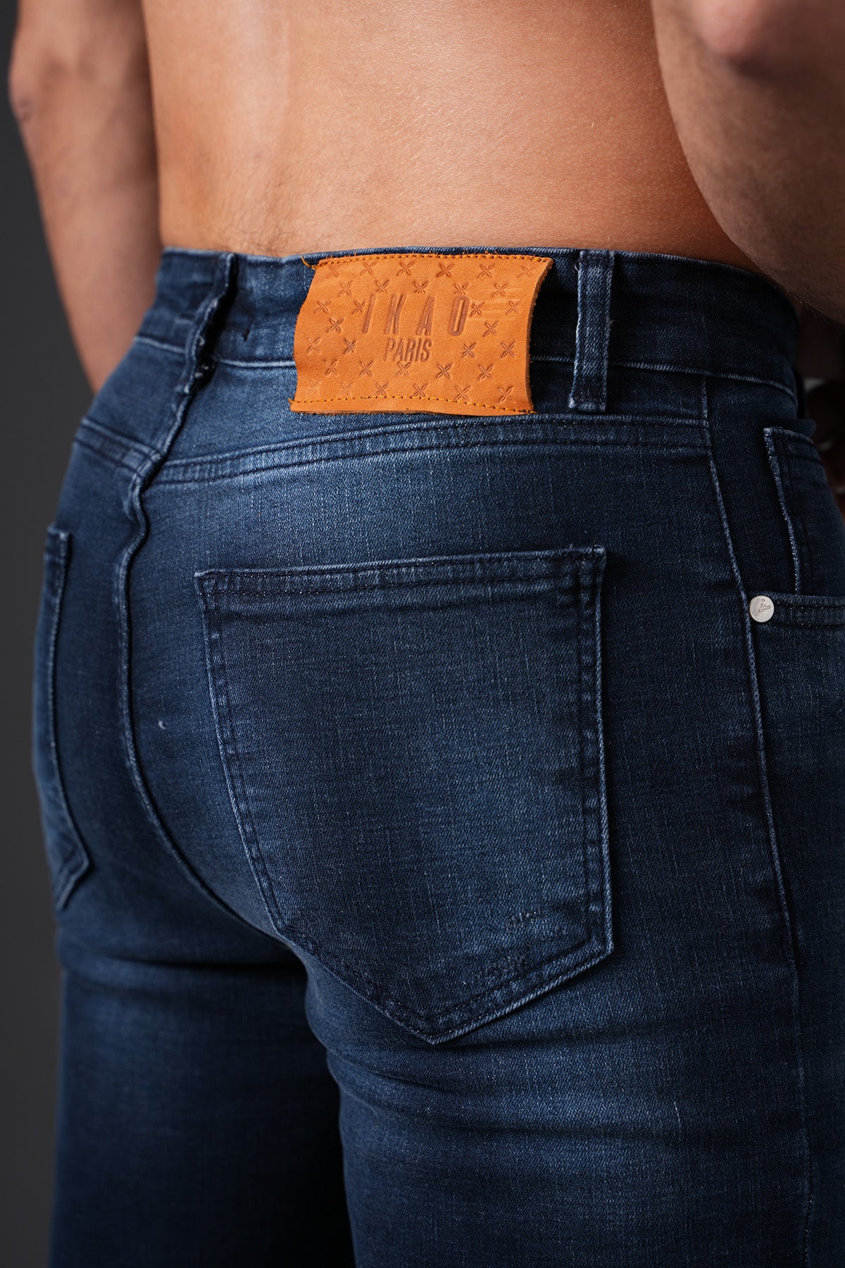 JEANS ANLIEGEND MIT REISSVERSCHLUSS F0024