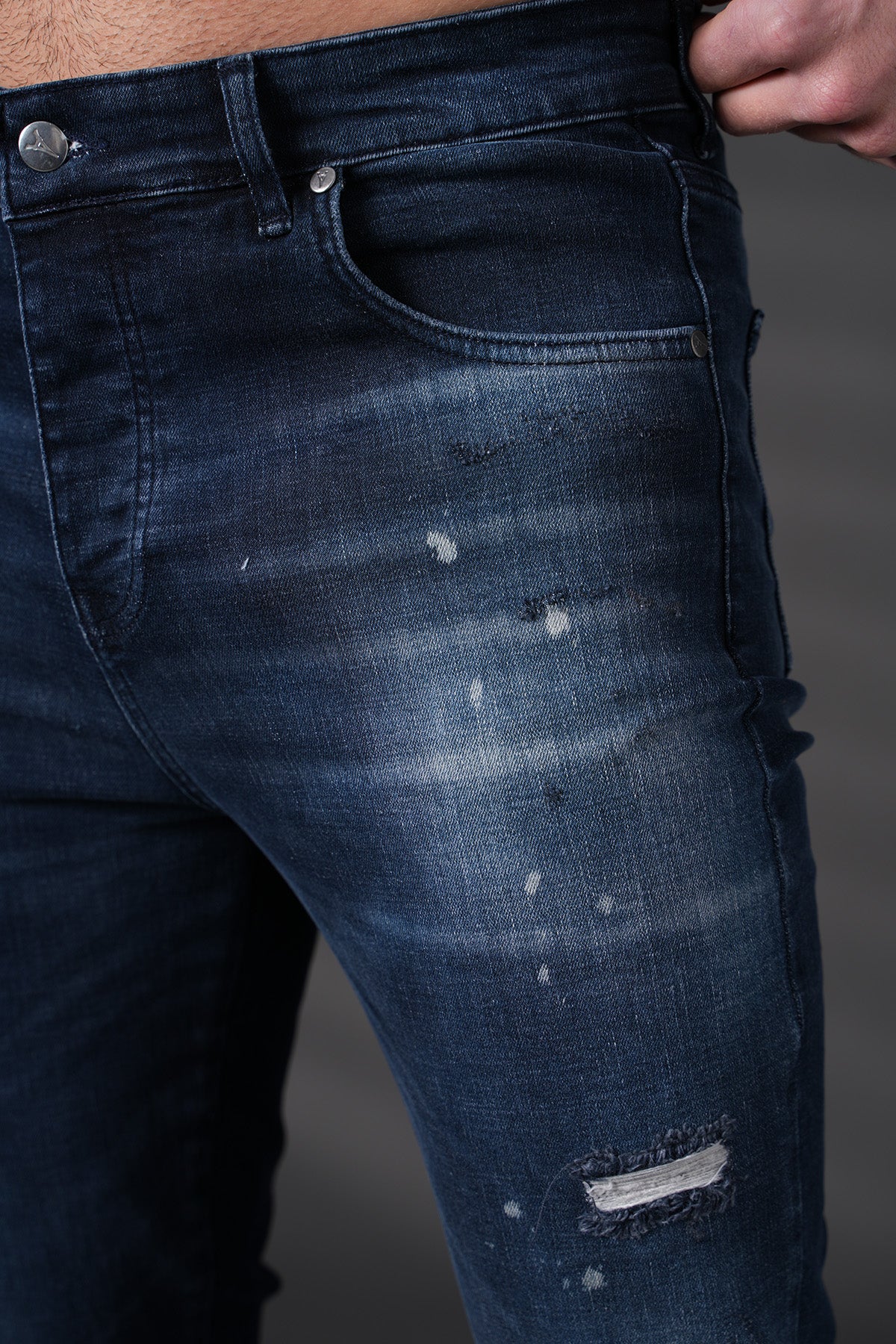JEANS ANLIEGEND MIT REISSVERSCHLUSS F0024