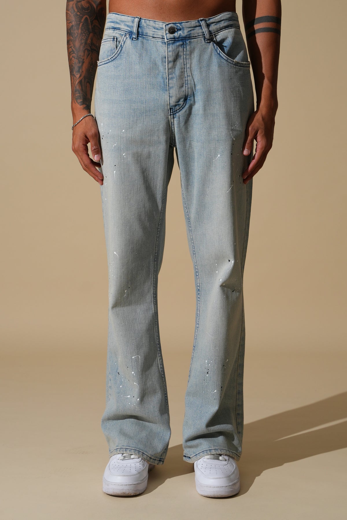 Flared-Jeans mit Sprenkeleffekt FG104