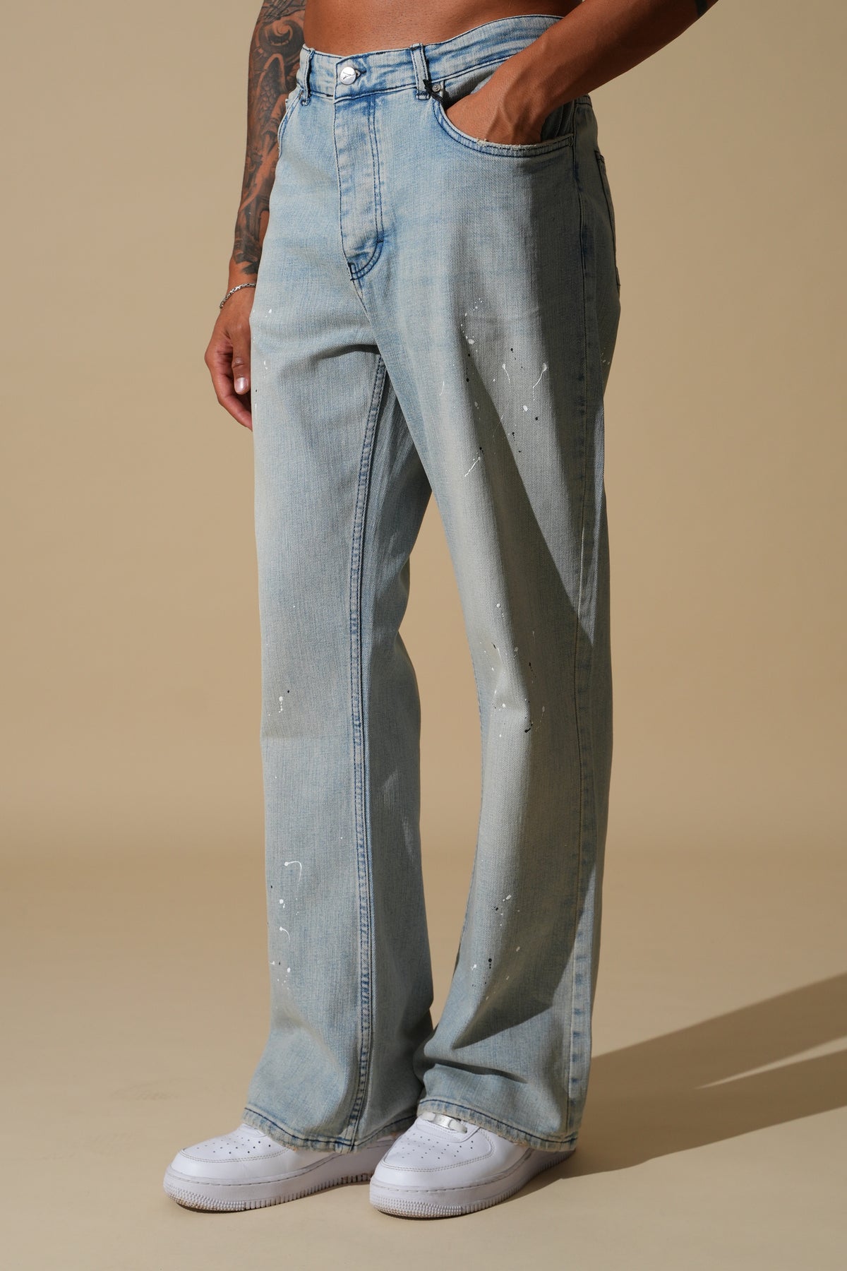 Flared-Jeans mit Sprenkeleffekt FG104