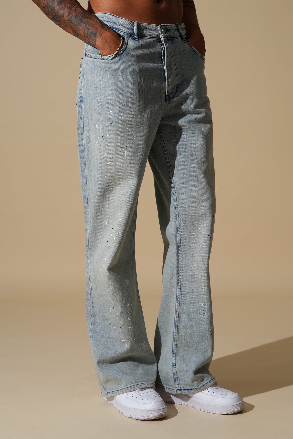 Flared-Jeans mit Sprenkeleffekt FG104