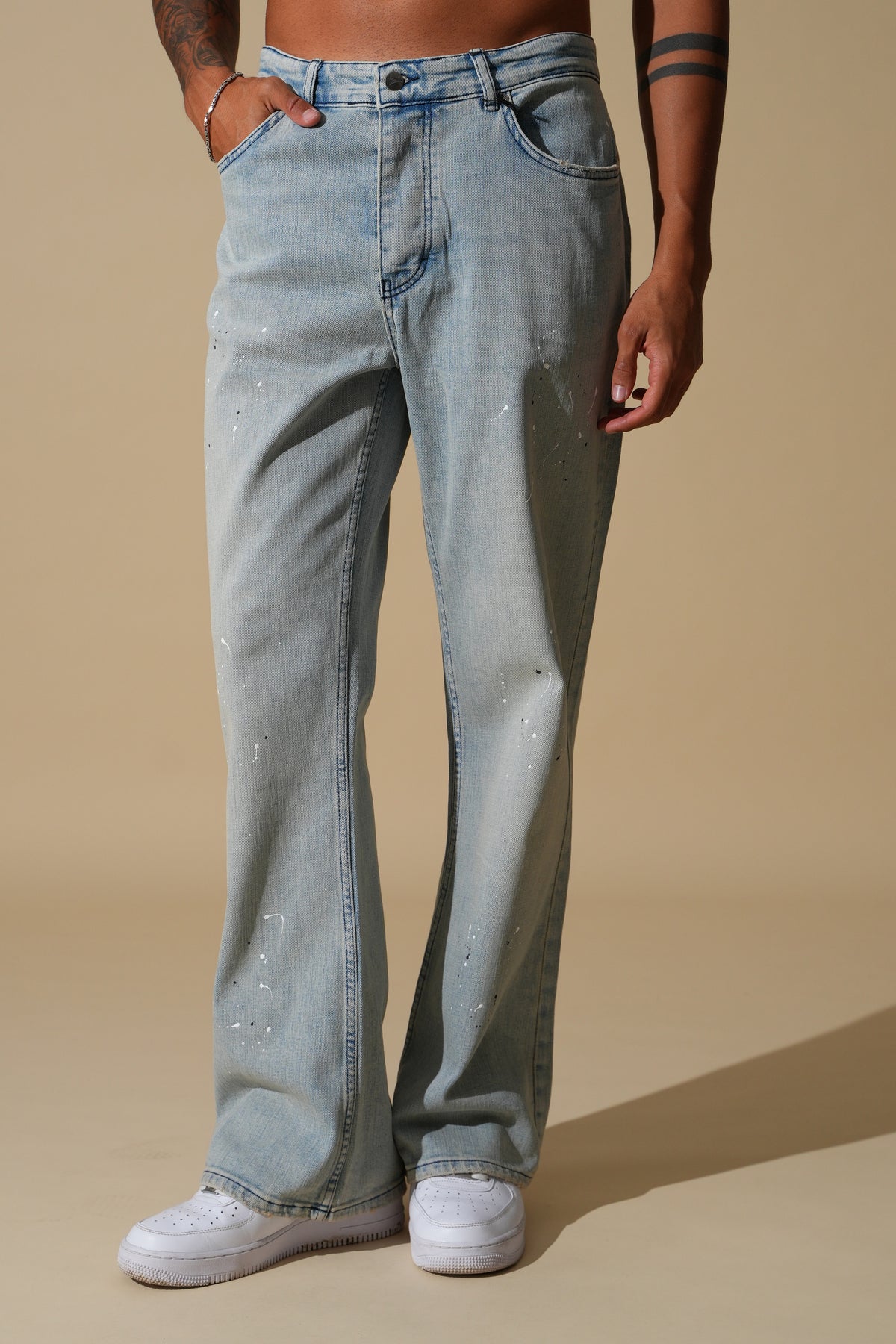 Flared-Jeans mit Sprenkeleffekt FG104
