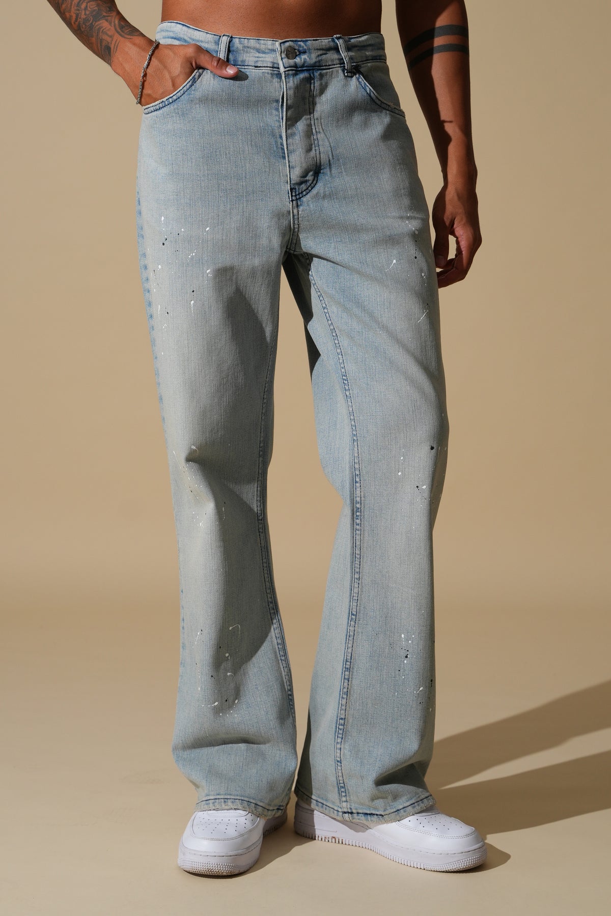 Flared-Jeans mit Sprenkeleffekt FG104