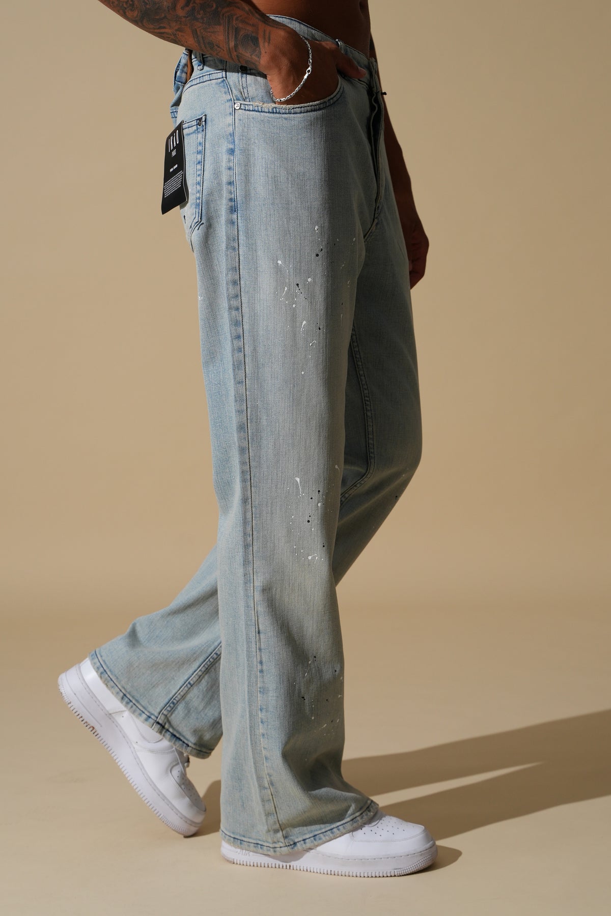Flared-Jeans mit Sprenkeleffekt FG104