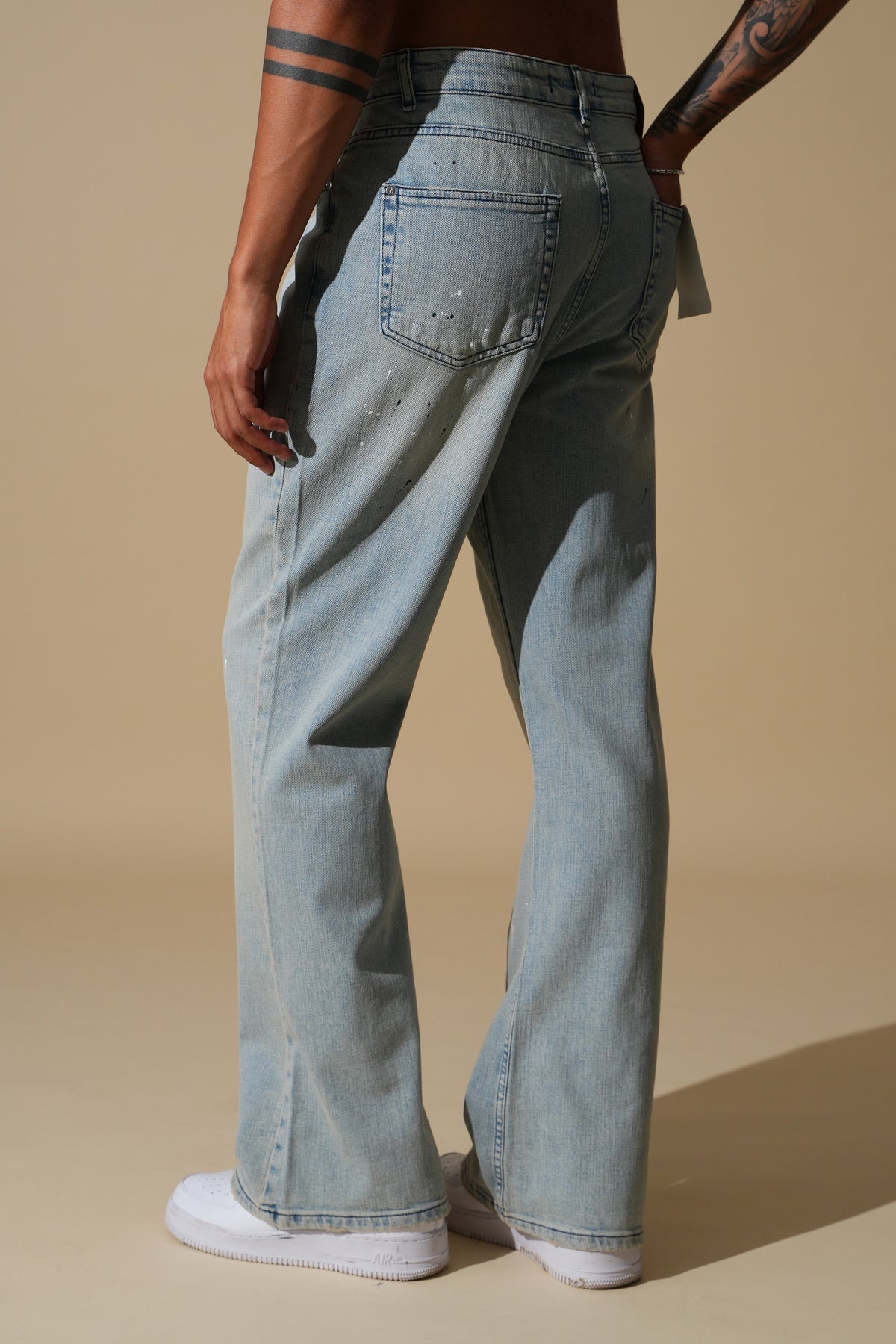 Flared-Jeans mit Sprenkeleffekt FG104