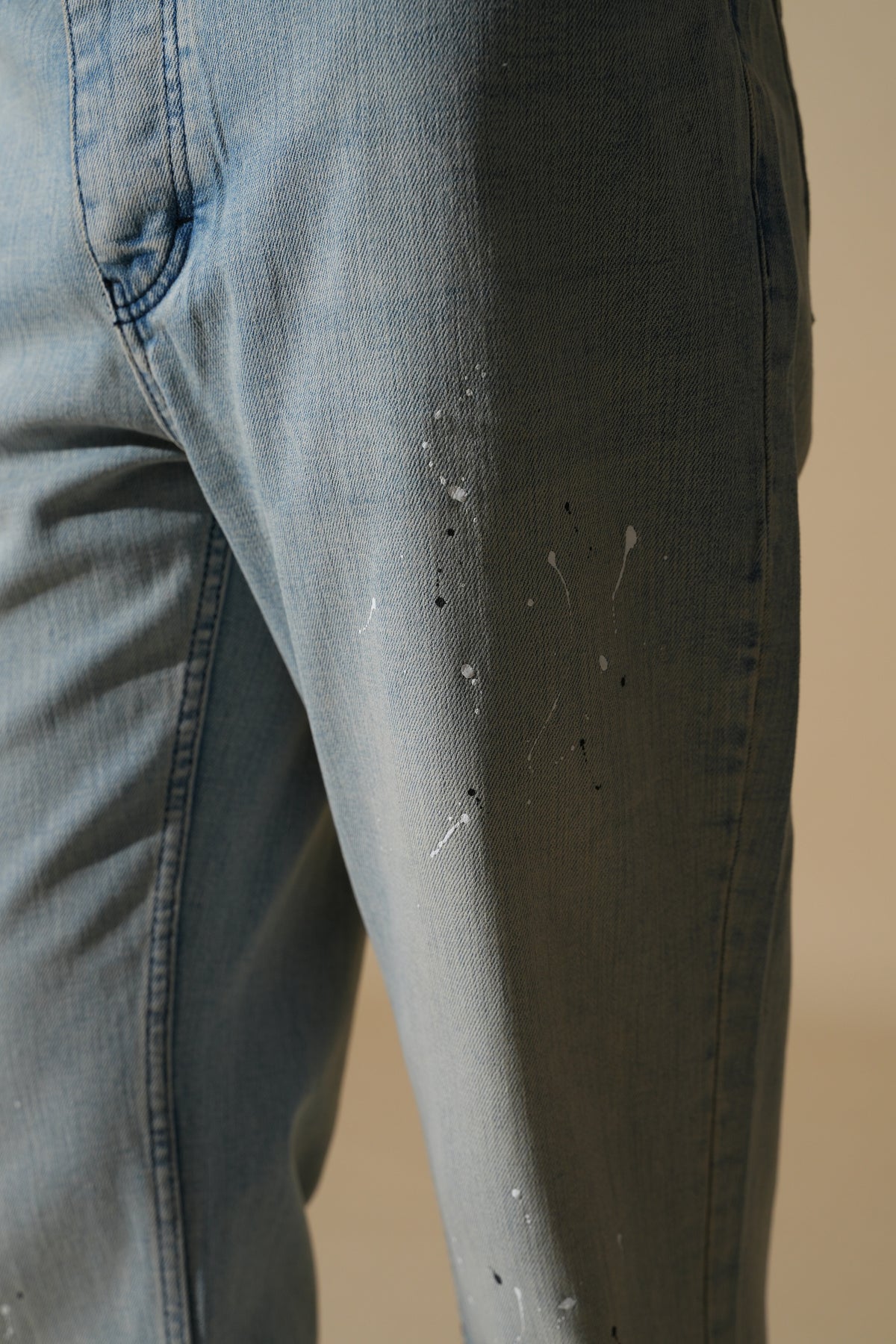 Flared-Jeans mit Sprenkeleffekt FG104