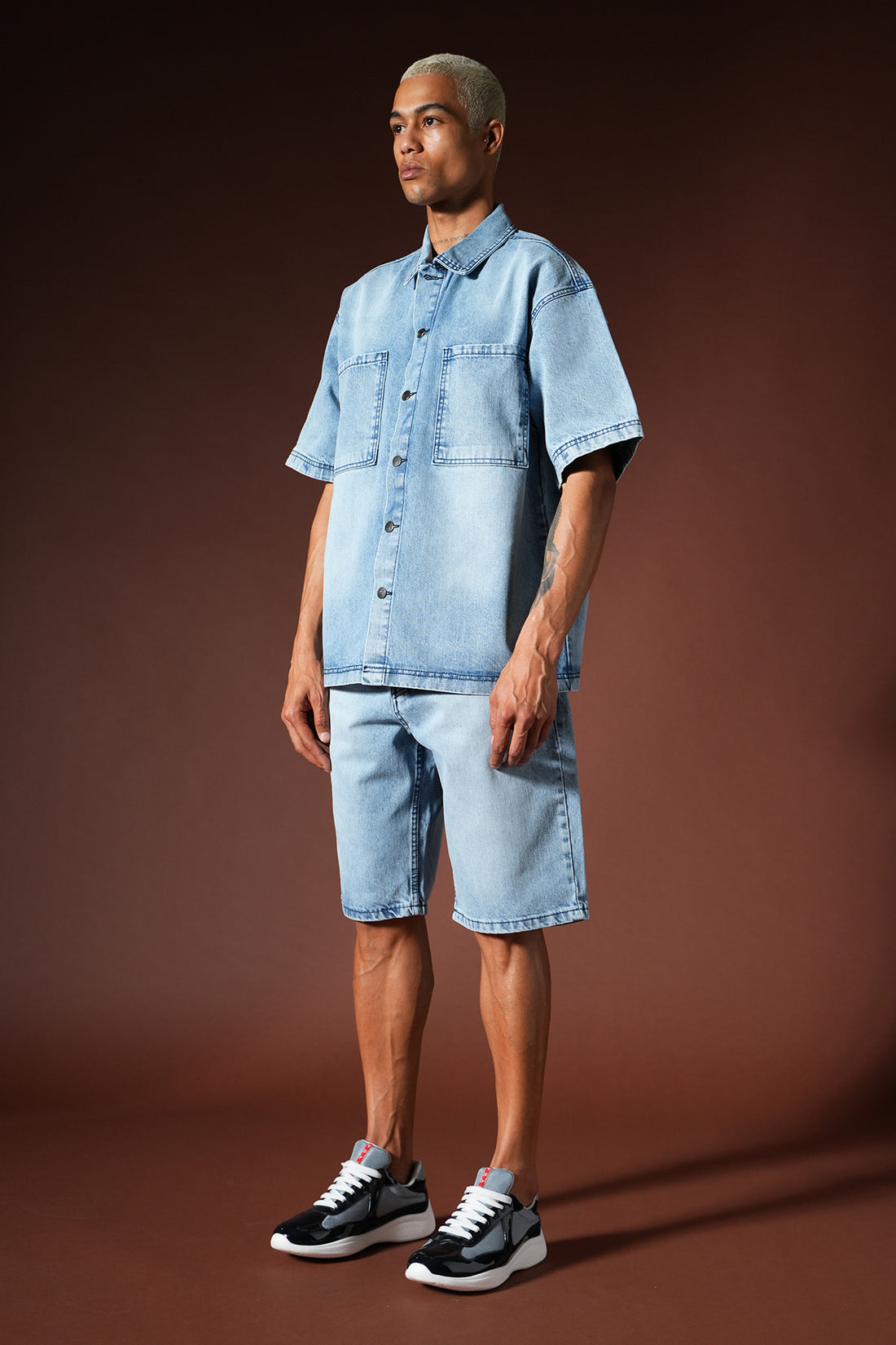 Oversize-Hemd-und-Shorts-Set aus Denim TK-01