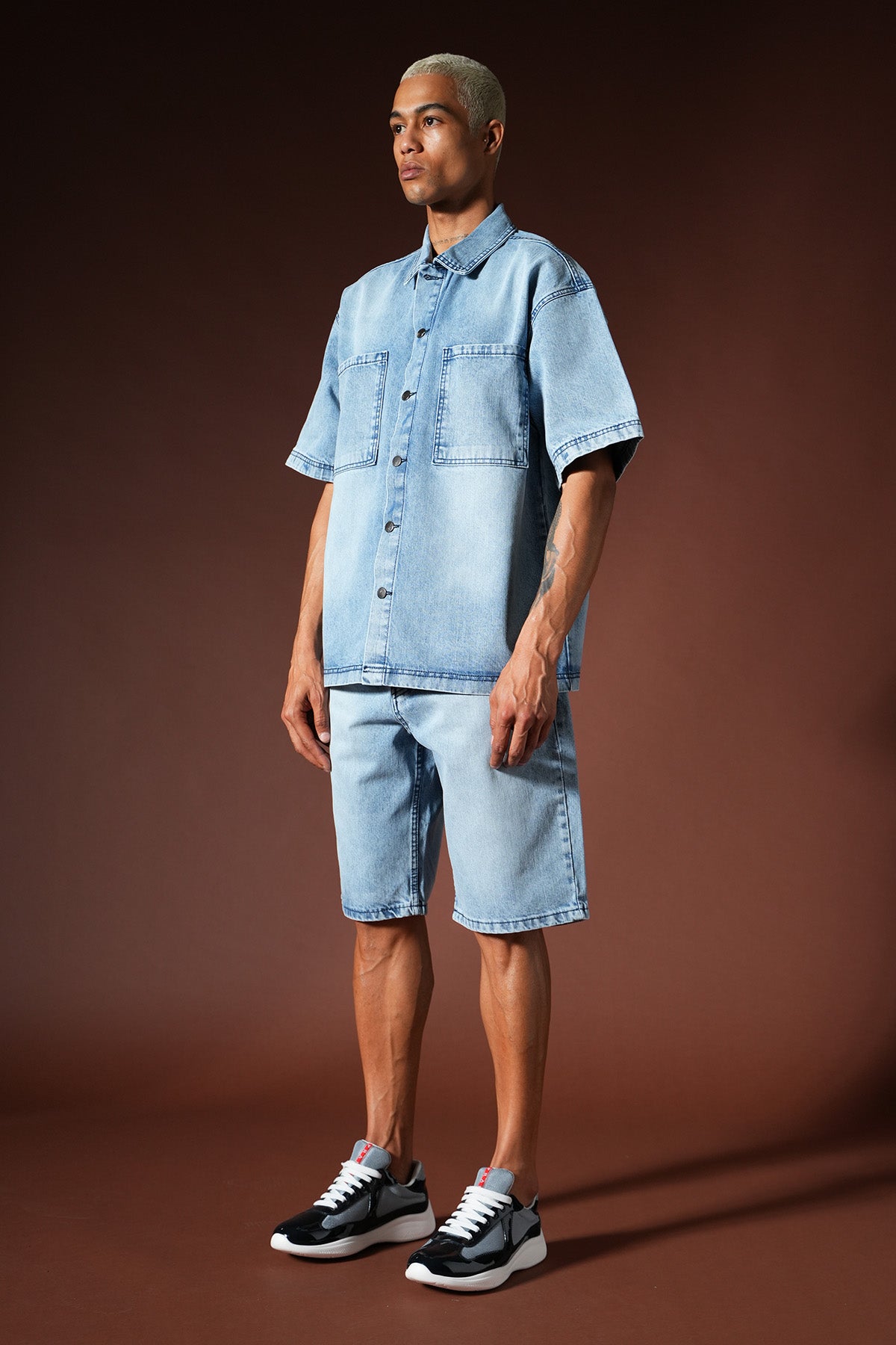 Oversize-Hemd-und-Shorts-Set aus Denim TK-01