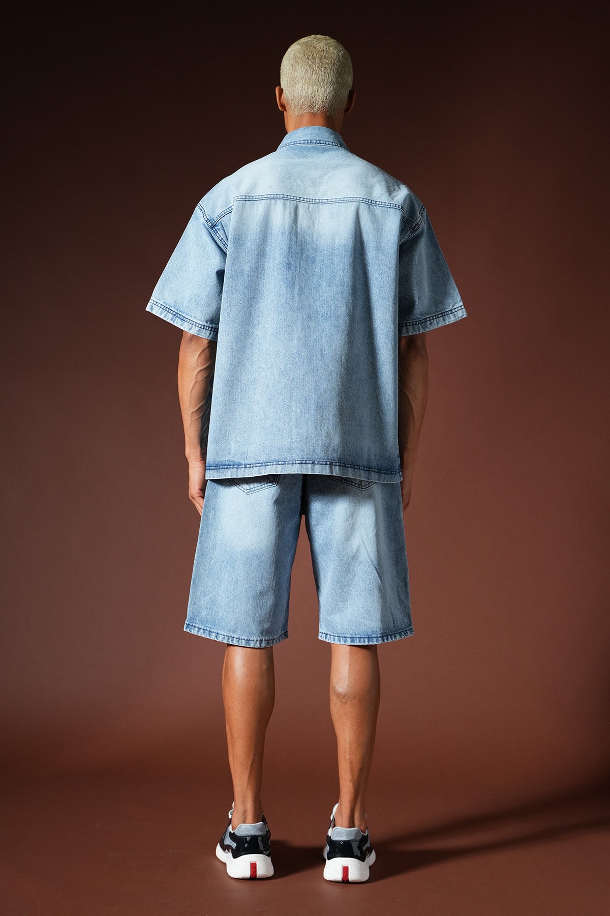 Oversize-Hemd-und-Shorts-Set aus Denim TK-01