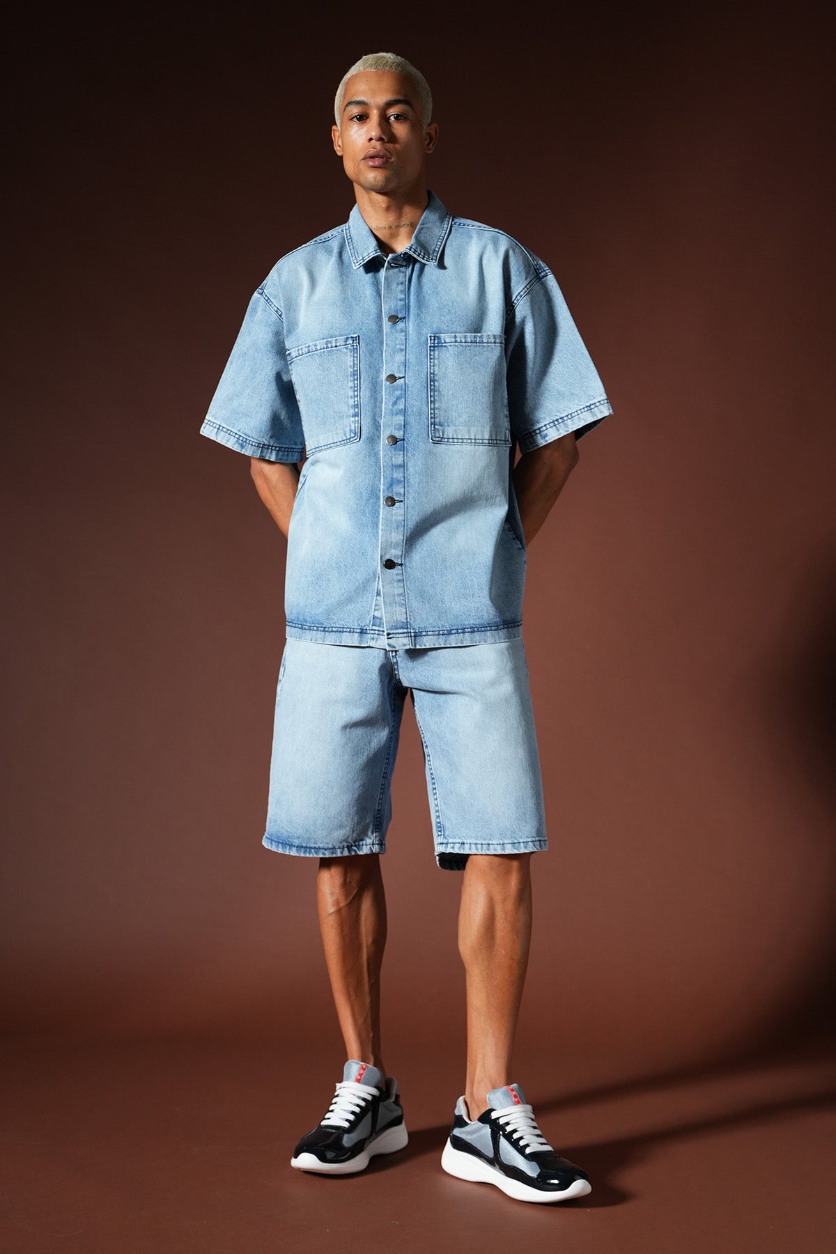 Oversize-Hemd-und-Shorts-Set aus Denim TK-01