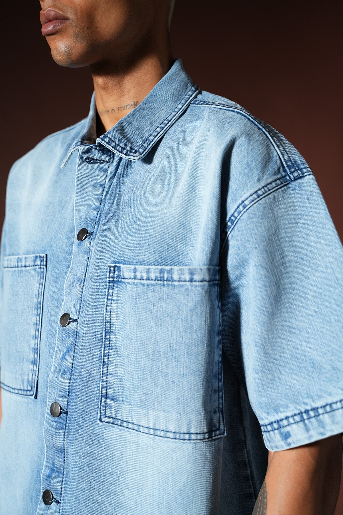 Oversize-Hemd-und-Shorts-Set aus Denim TK-01