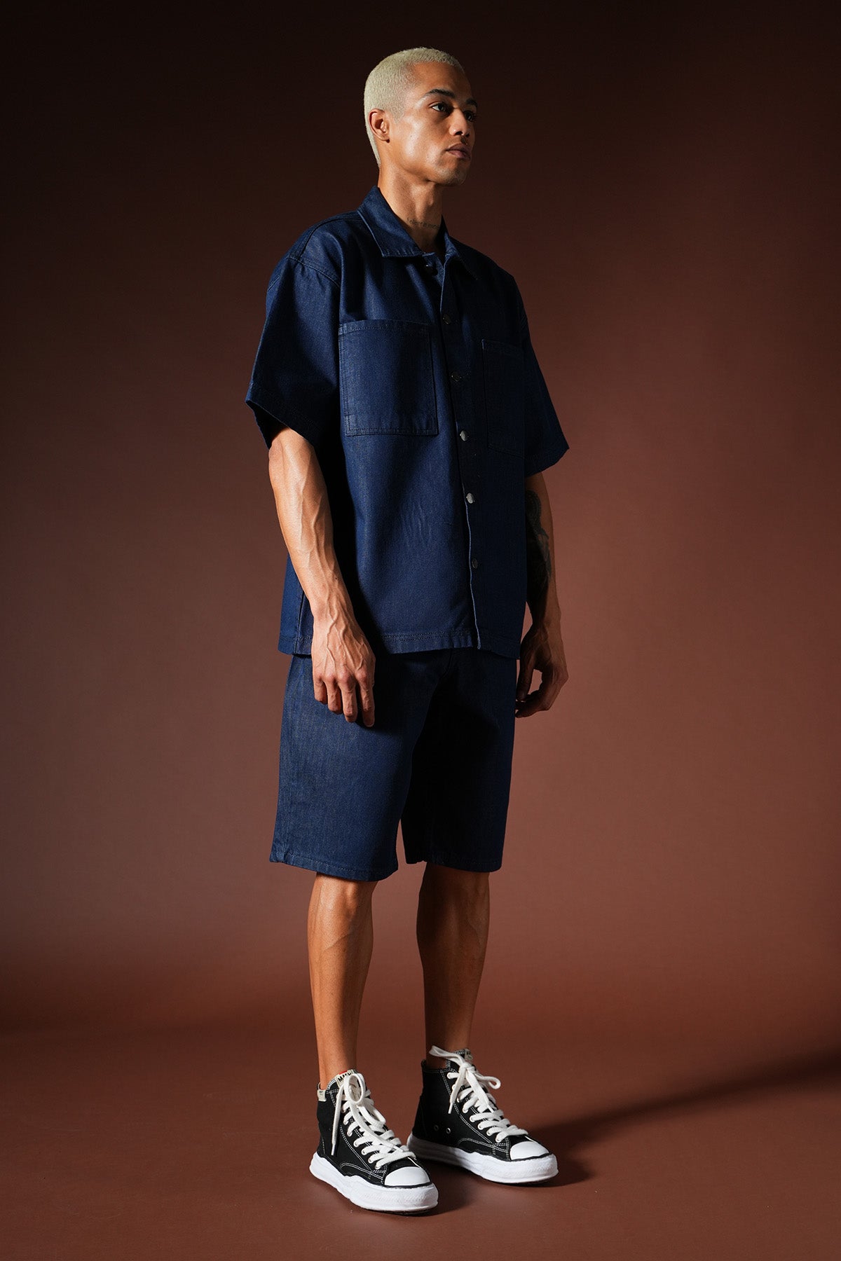 Oversize-Hemd-und-Shorts-Set aus Denim TK-01