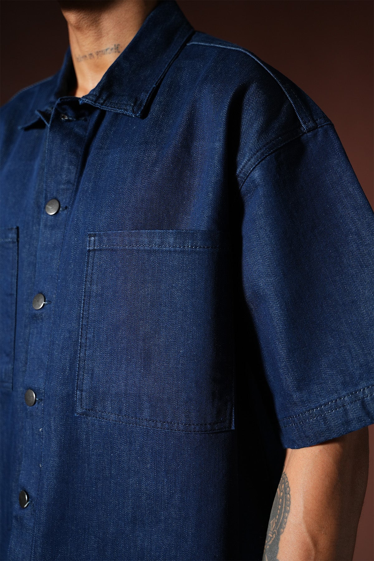 Oversize-Hemd-und-Shorts-Set aus Denim TK-01