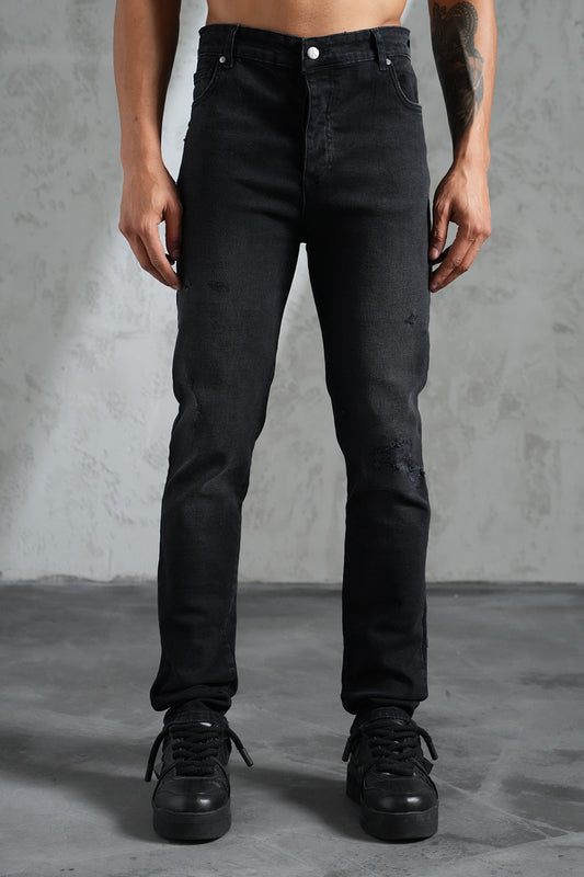 Jean zipped
Finition usée et délavée
Poches à l'avant et à l'arrière
Chevilles zippées