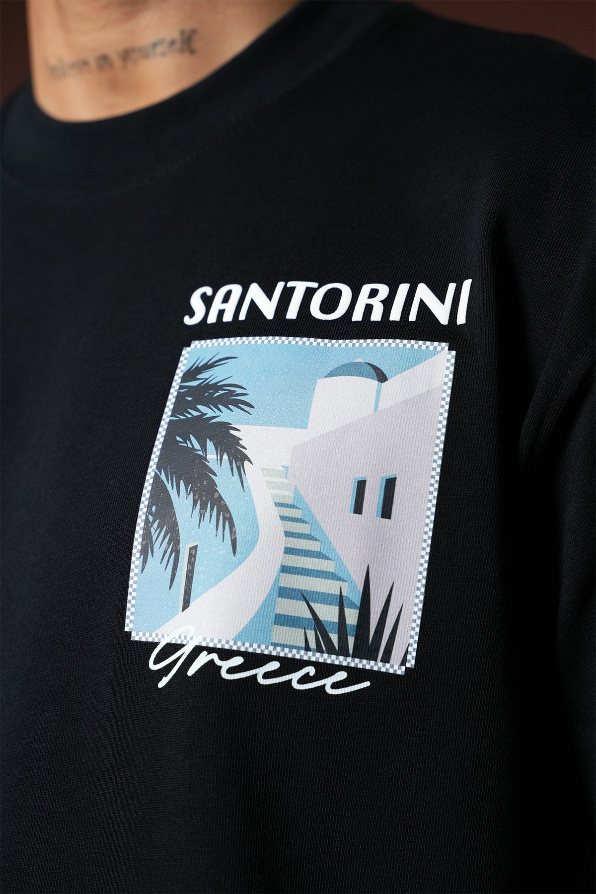 T-Shirt mit Santorin-Aufdruck – LL110090