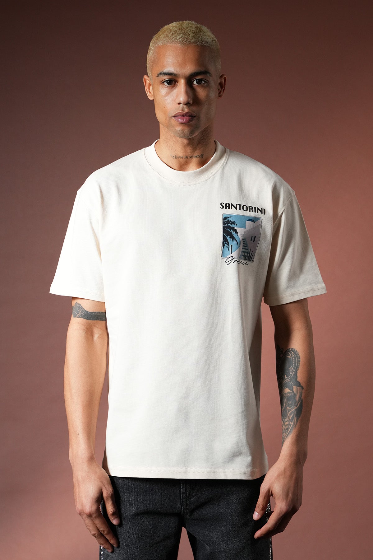 T-Shirt mit Santorin-Aufdruck – LL110090