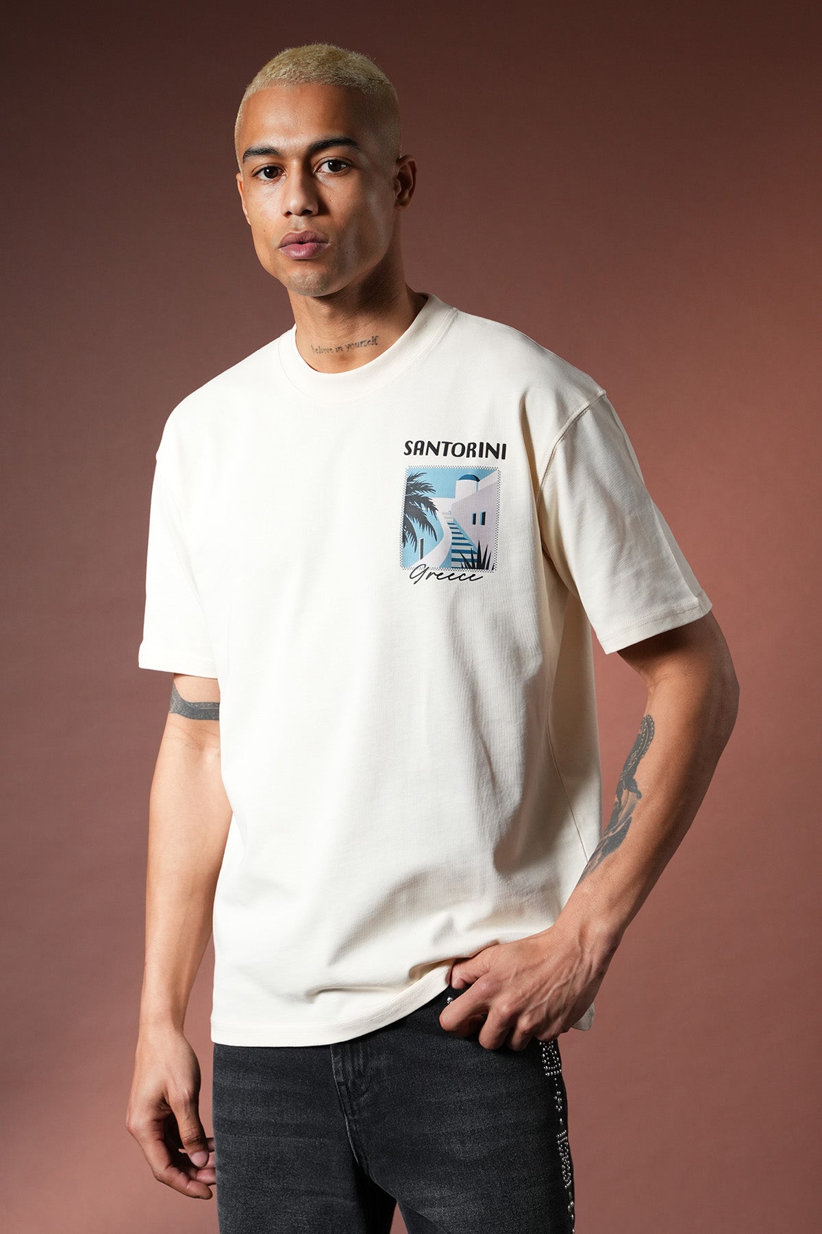 T-Shirt mit Santorin-Aufdruck – LL110090