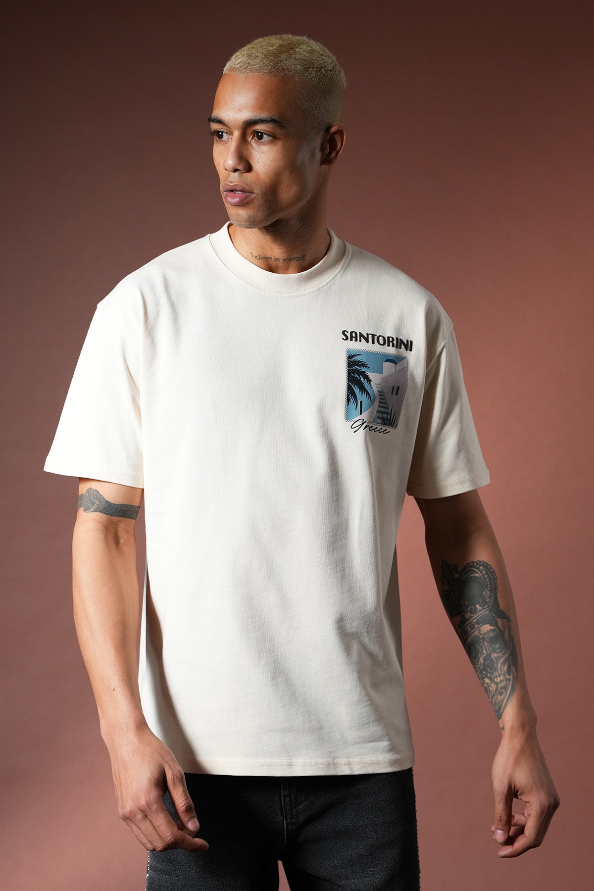T-Shirt mit Santorin-Aufdruck – LL110090