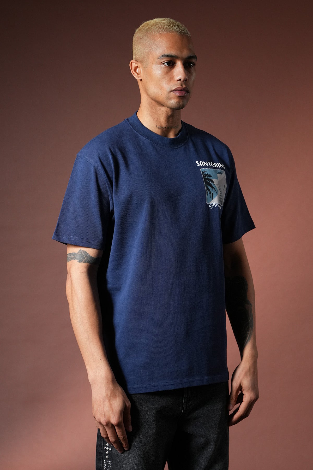 T-Shirt mit Santorin-Aufdruck – LL110090