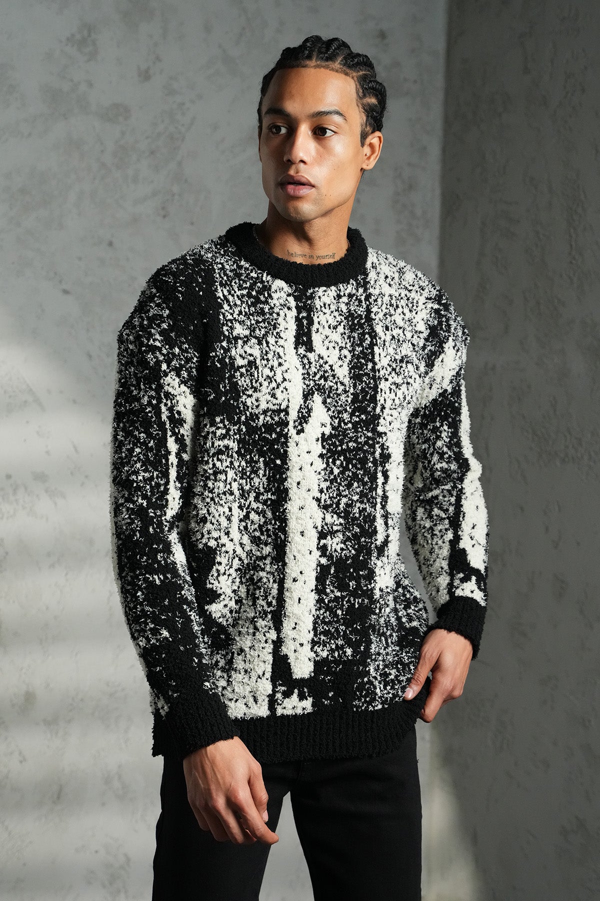 STRICKPULLOVER MIT STRUKTURMUSTER, LOCKER GESCHNITTEN LL061007