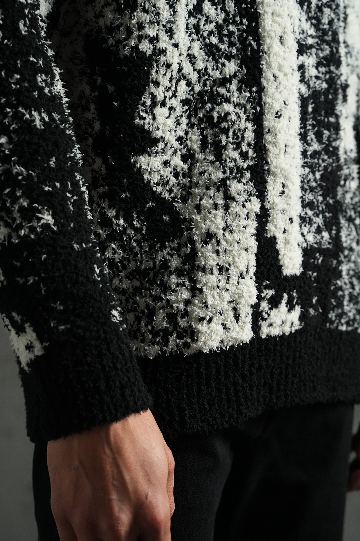 STRICKPULLOVER MIT STRUKTURMUSTER, LOCKER GESCHNITTEN LL061007