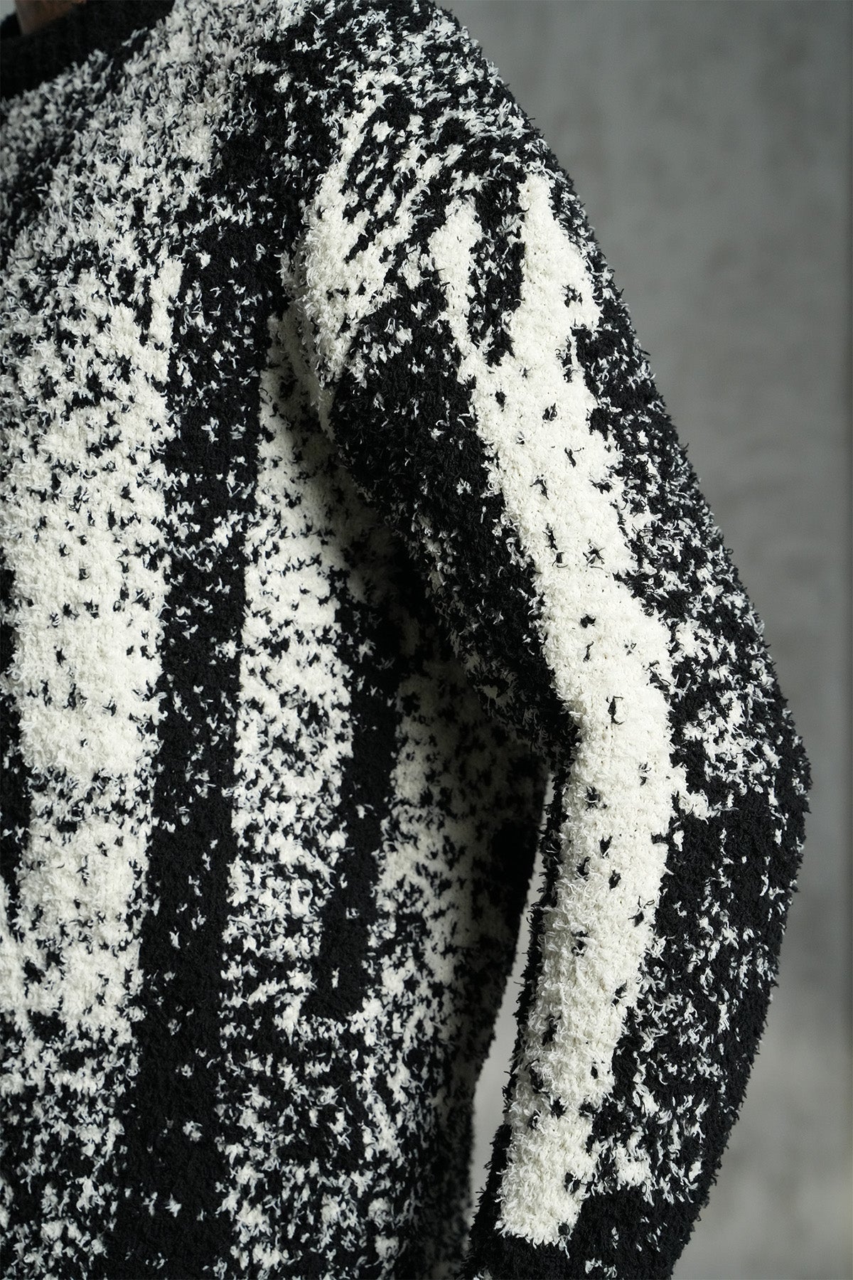 STRICKPULLOVER MIT STRUKTURMUSTER, LOCKER GESCHNITTEN LL061007