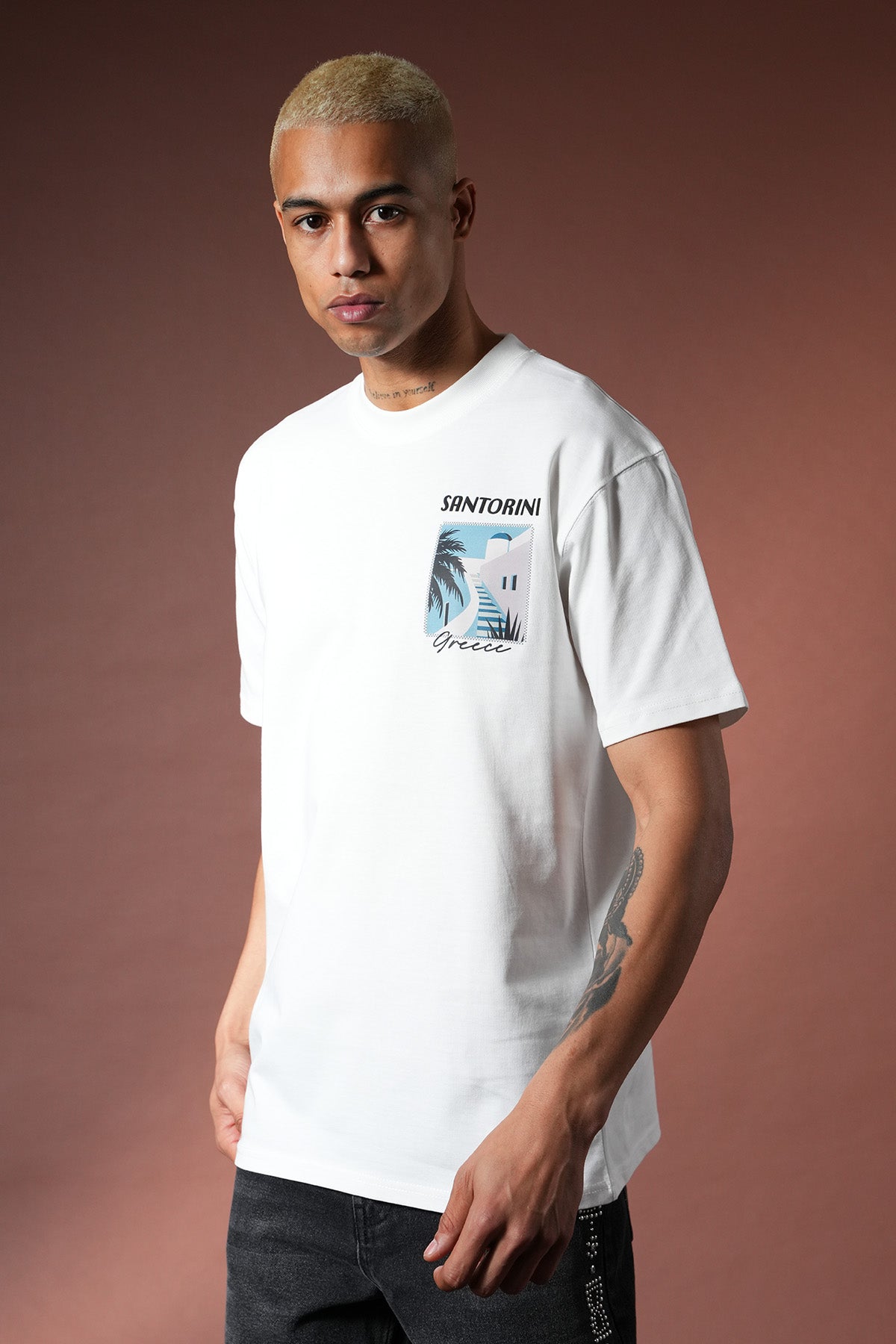 T-Shirt mit Santorin-Aufdruck – LL110090