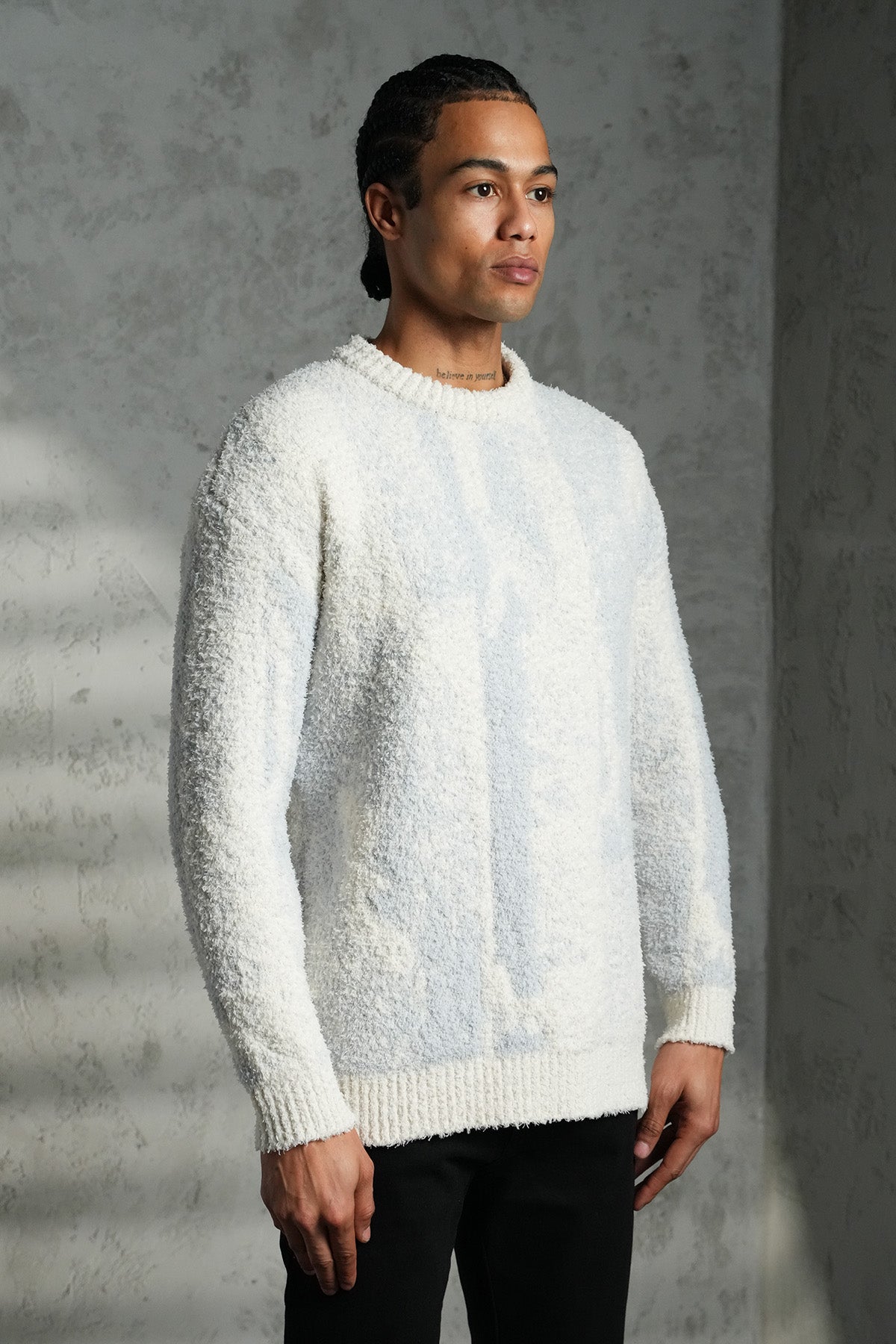 STRICKPULLOVER MIT STRUKTURMUSTER, LOCKER GESCHNITTEN LL061007