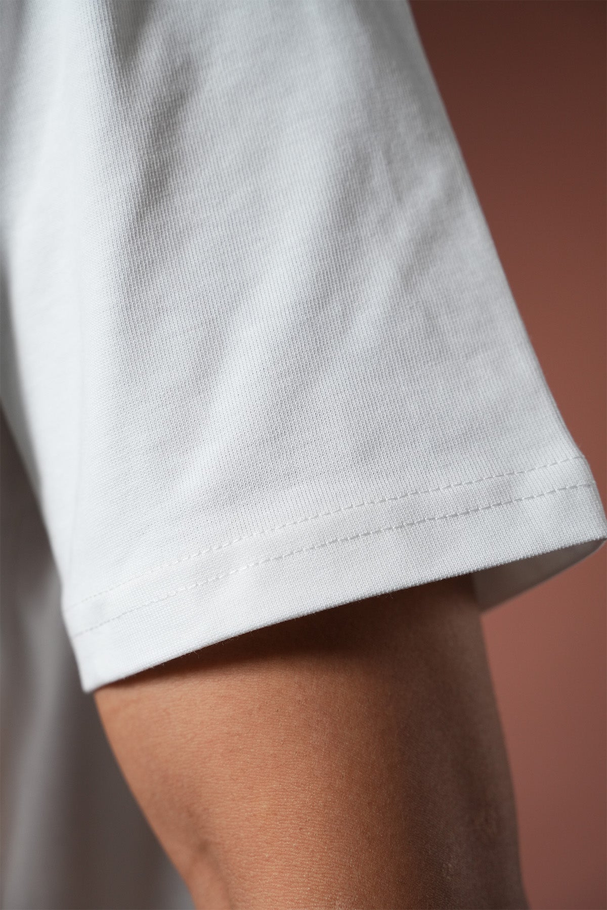 T-Shirt mit Santorin-Aufdruck – LL110090