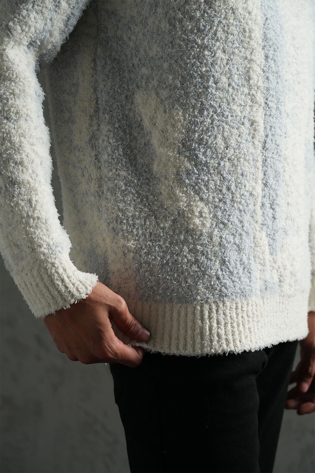 STRICKPULLOVER MIT STRUKTURMUSTER, LOCKER GESCHNITTEN LL061007