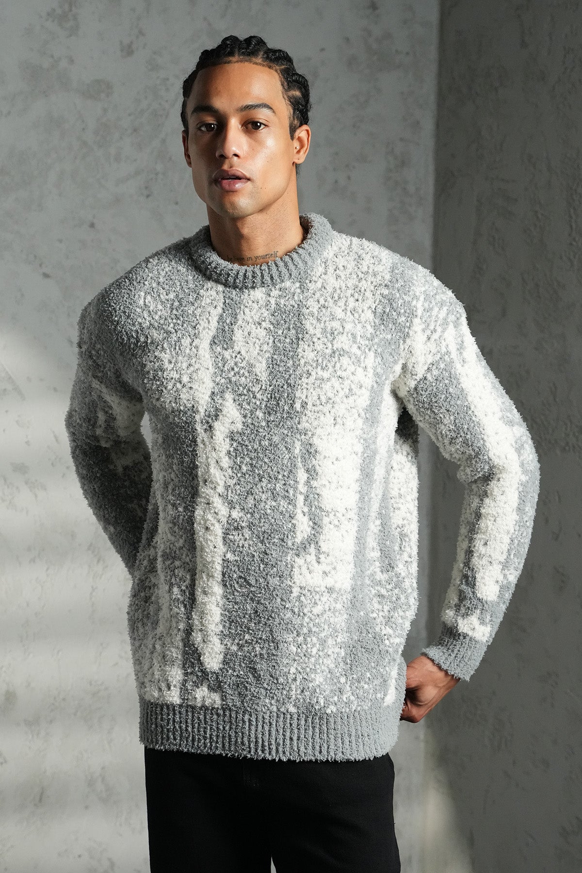 STRICKPULLOVER MIT STRUKTURMUSTER, LOCKER GESCHNITTEN LL061007