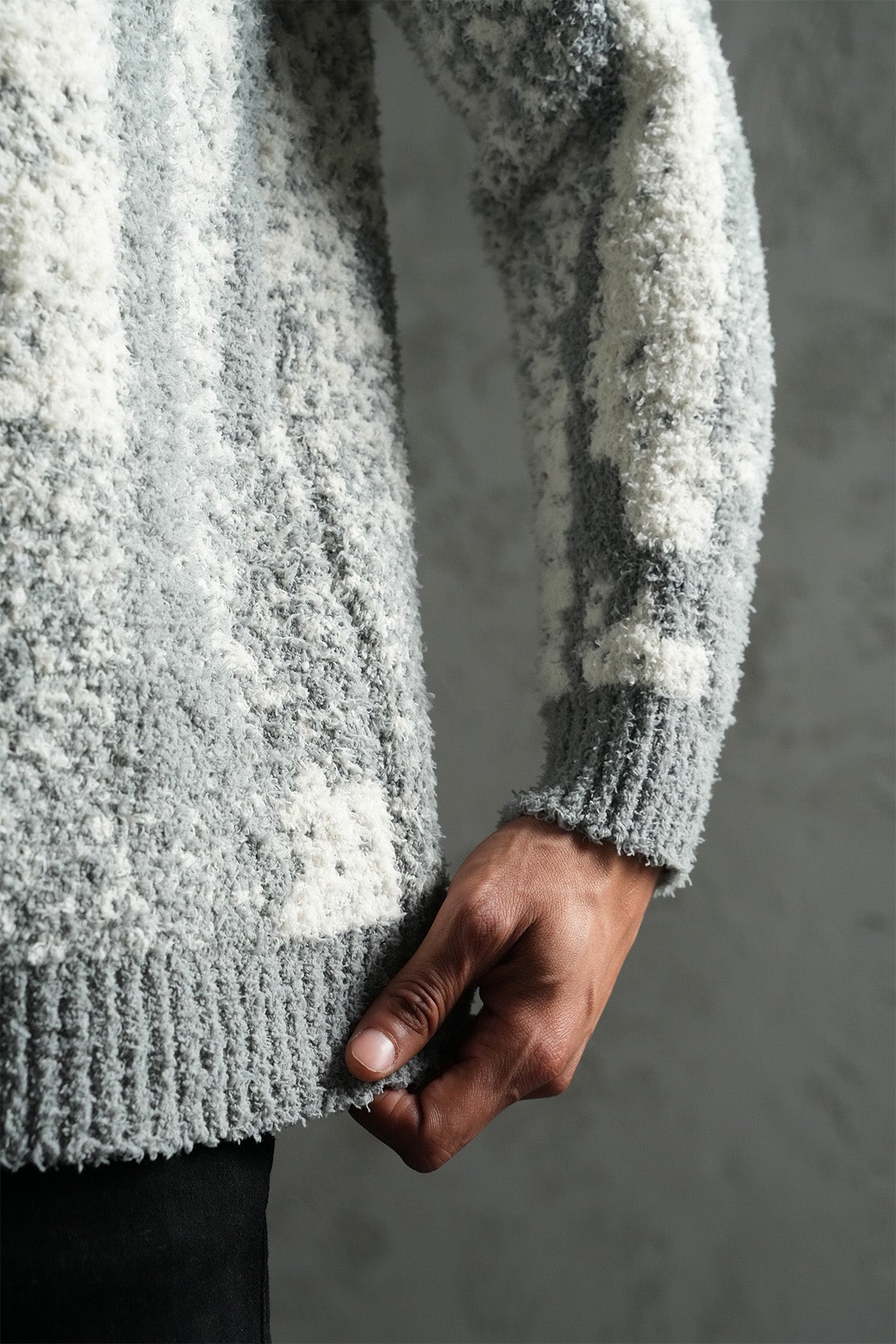 STRICKPULLOVER MIT STRUKTURMUSTER, LOCKER GESCHNITTEN LL061007
