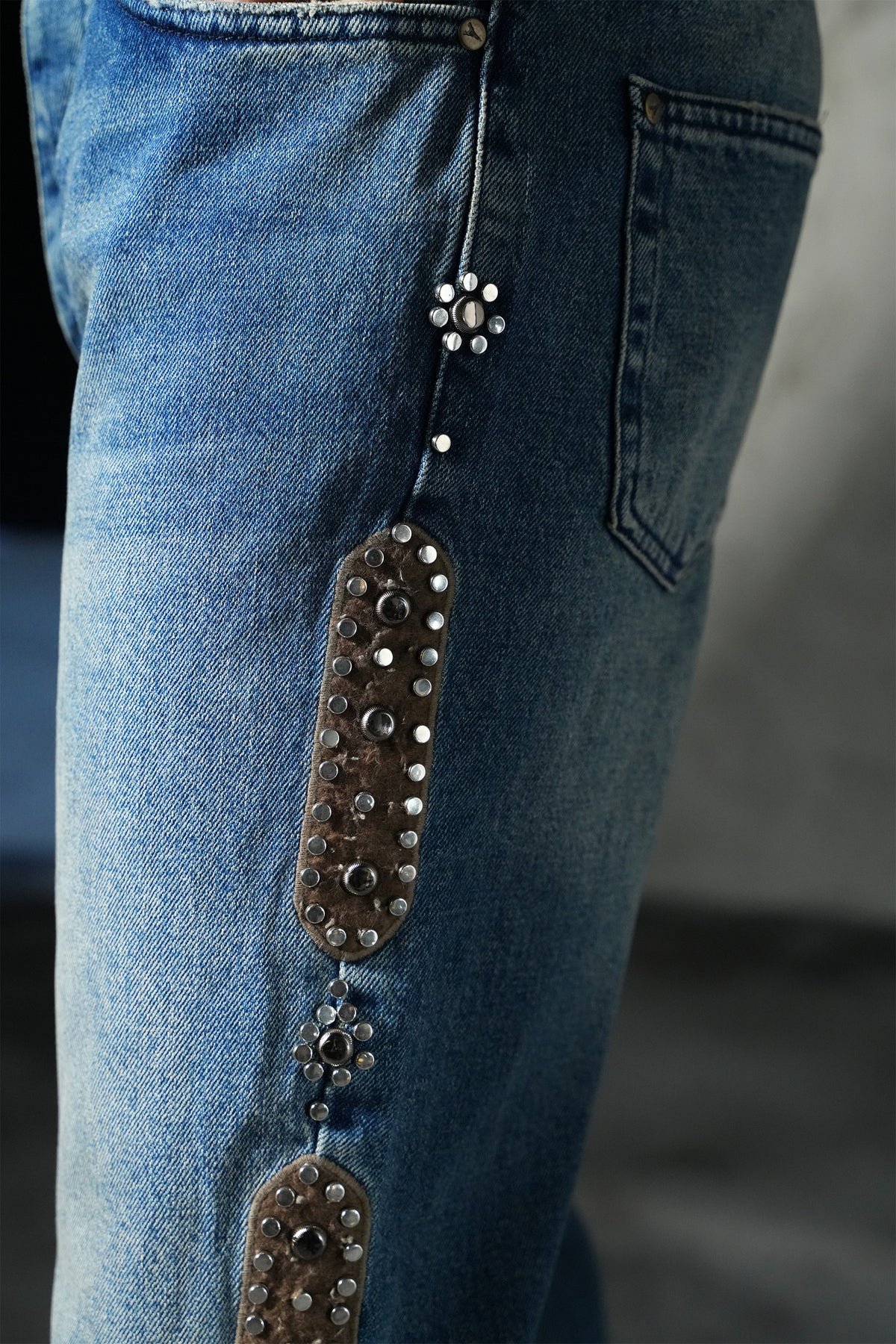 Flared jeans with side details FG 106
