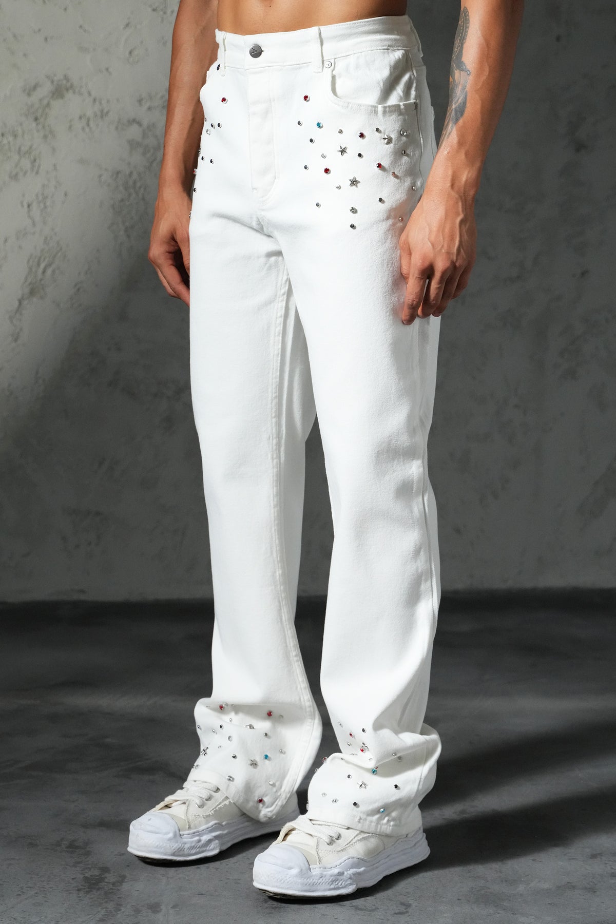 Flared jeans with sparkling details FG 108