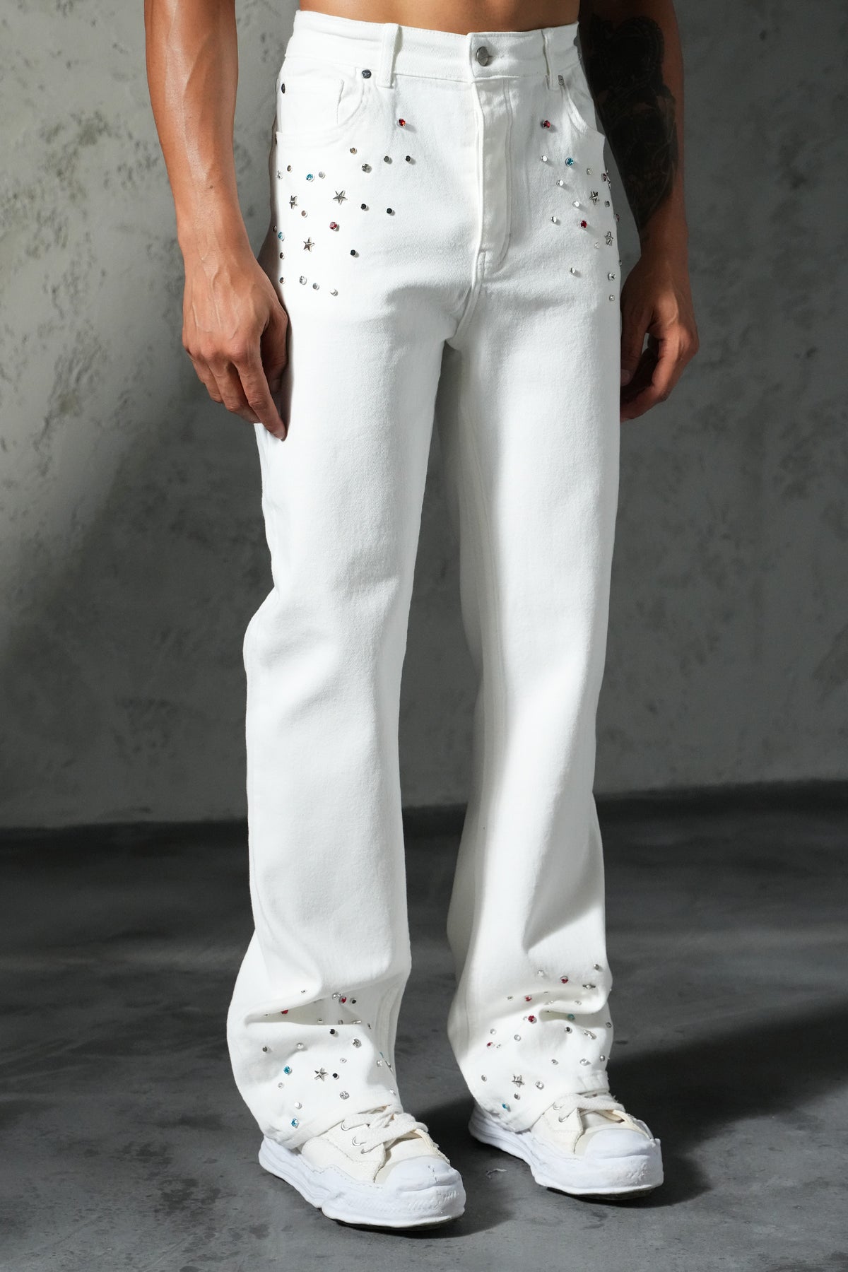 Flared jeans with sparkling details FG 108