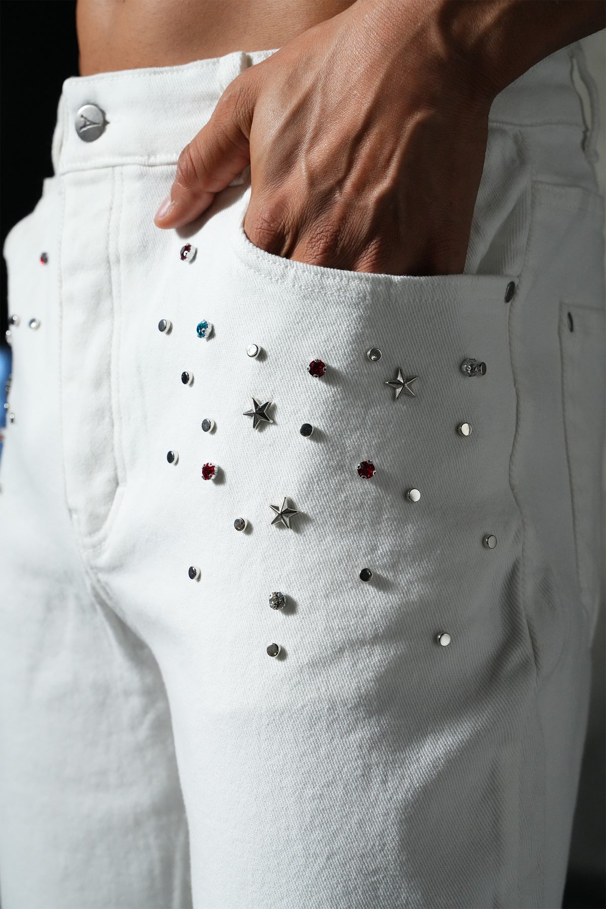 Flared jeans with sparkling details FG 108